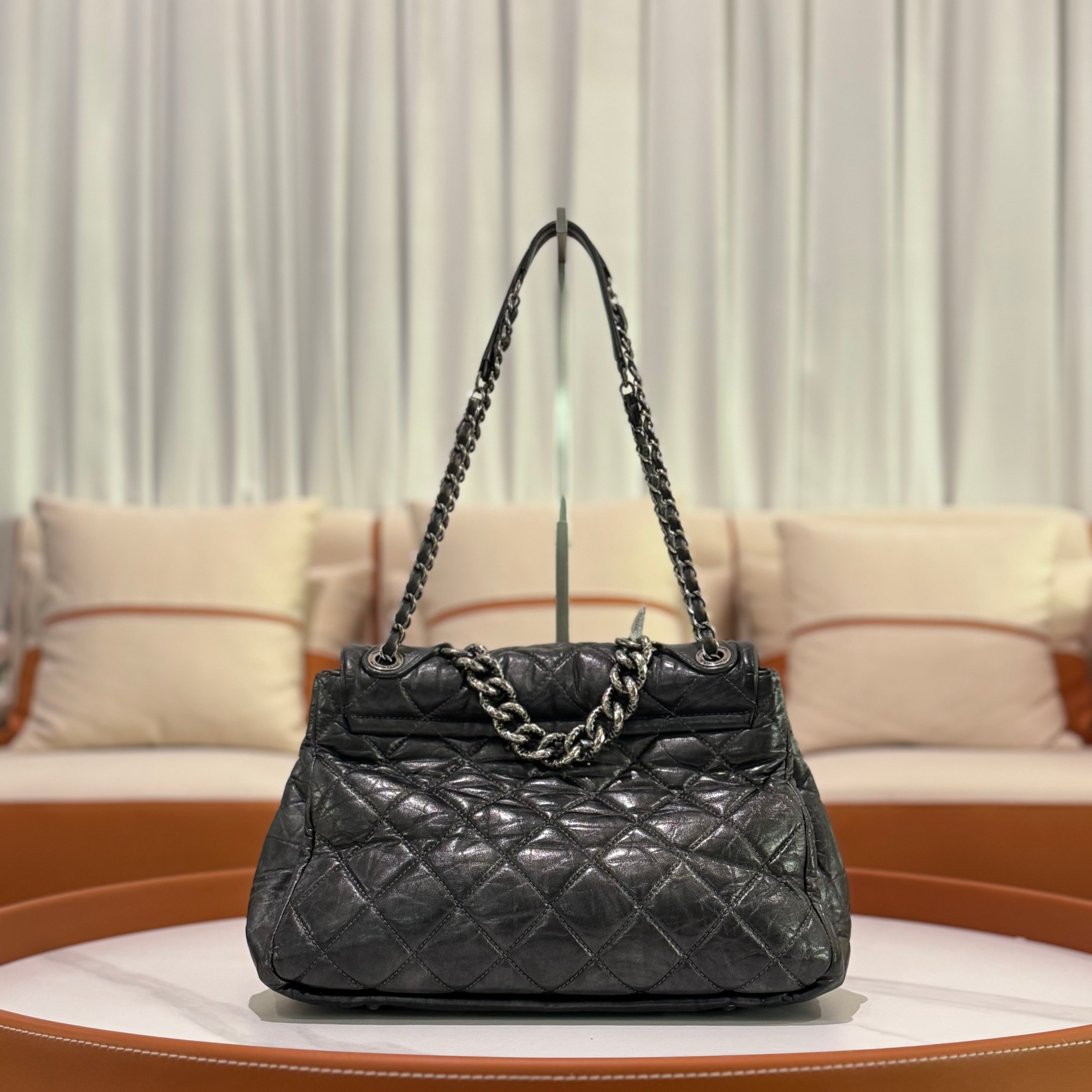 CHANEL LARGE LAVA CHAIN SHOULDER BAG IN SILVER GREY