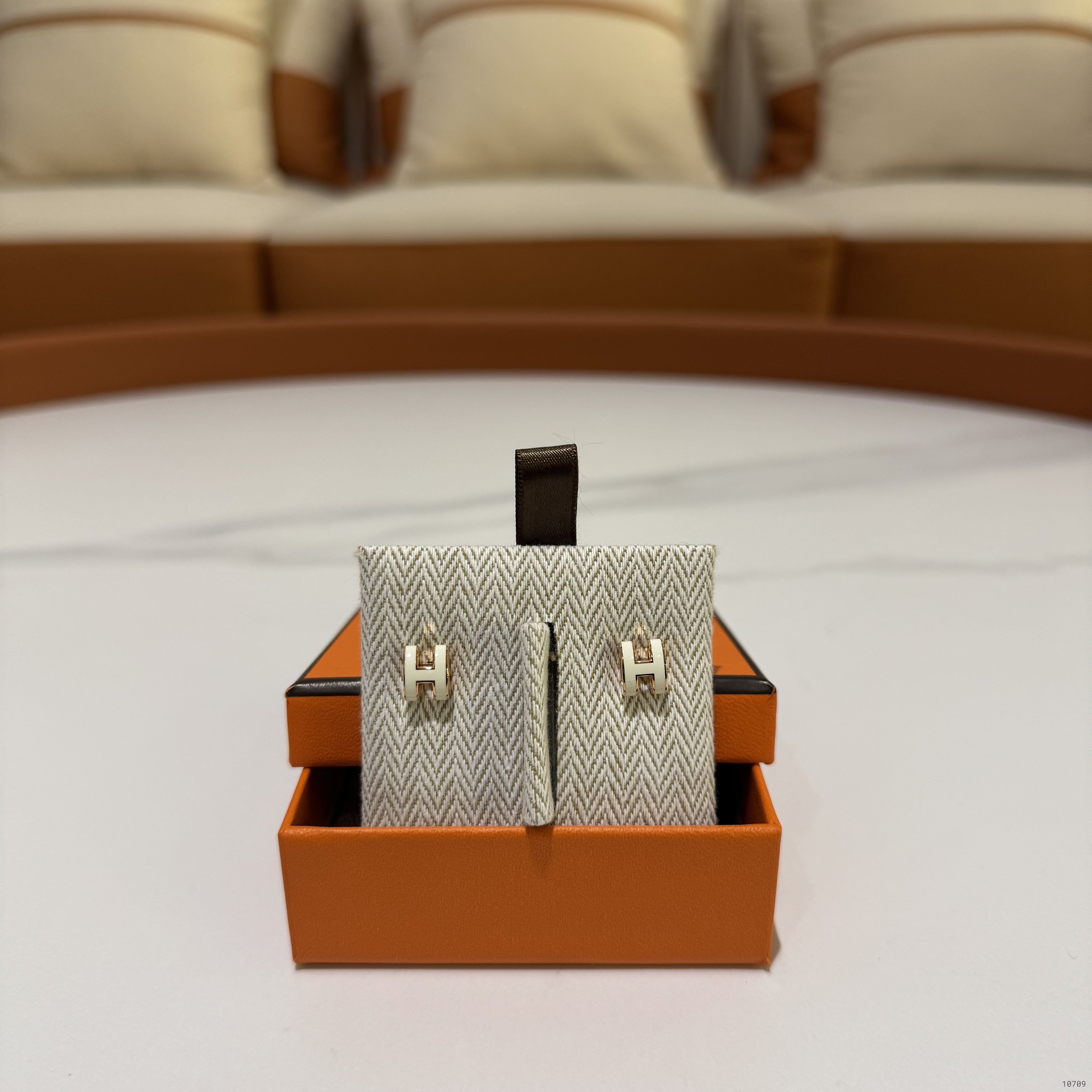 HERMES MINI POP H WHITE MINI EARRINGS