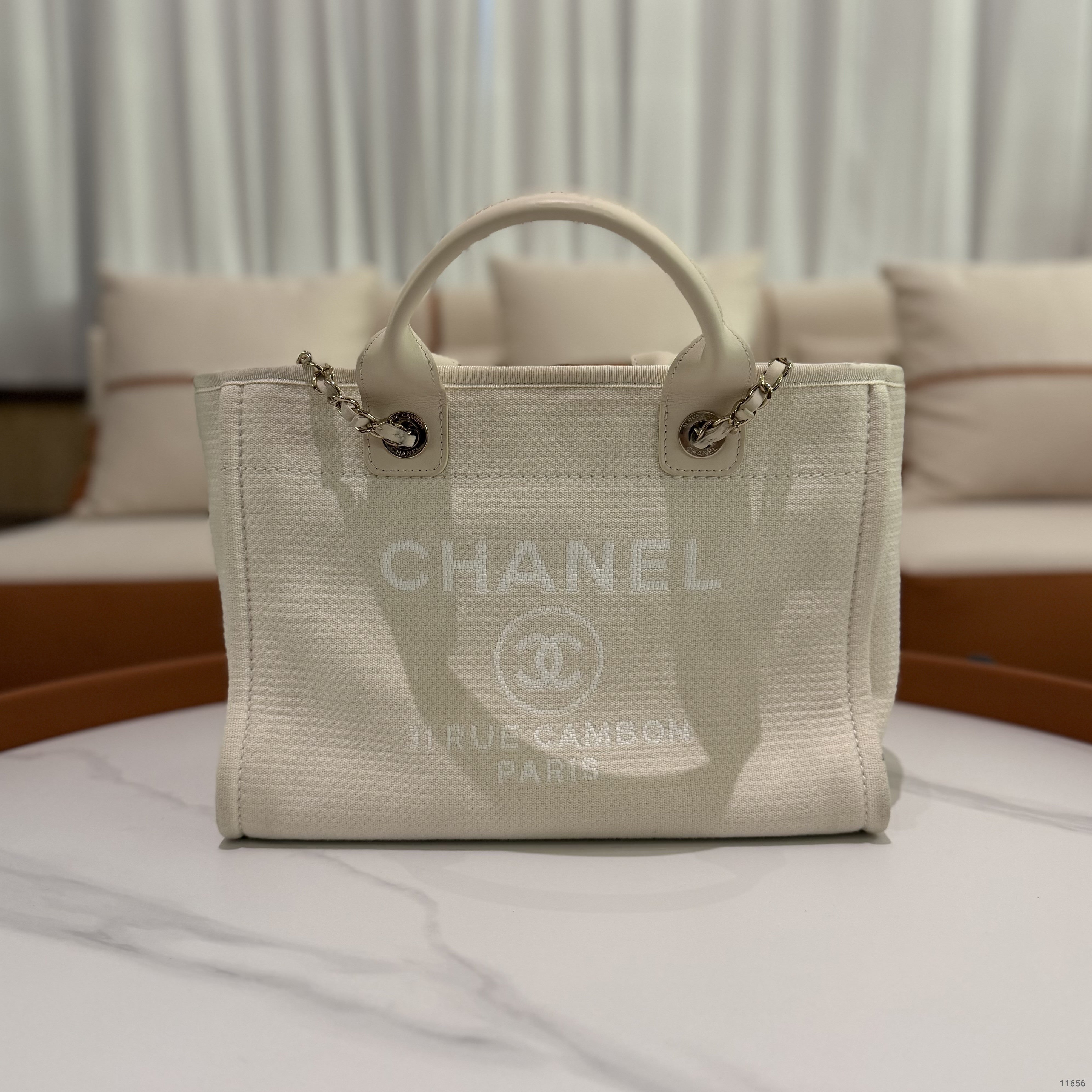 Chanel White Tote Bag (Chip Model)
