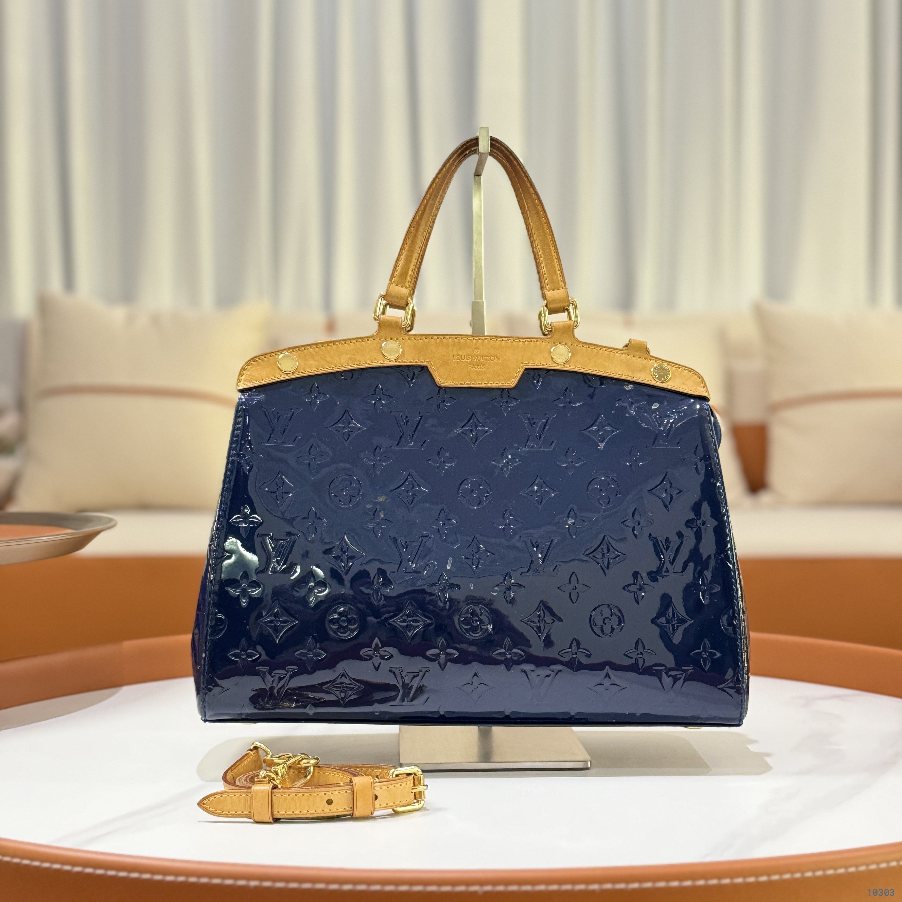 LOUIS VUITTON PATENT LEATHER HANDBAG