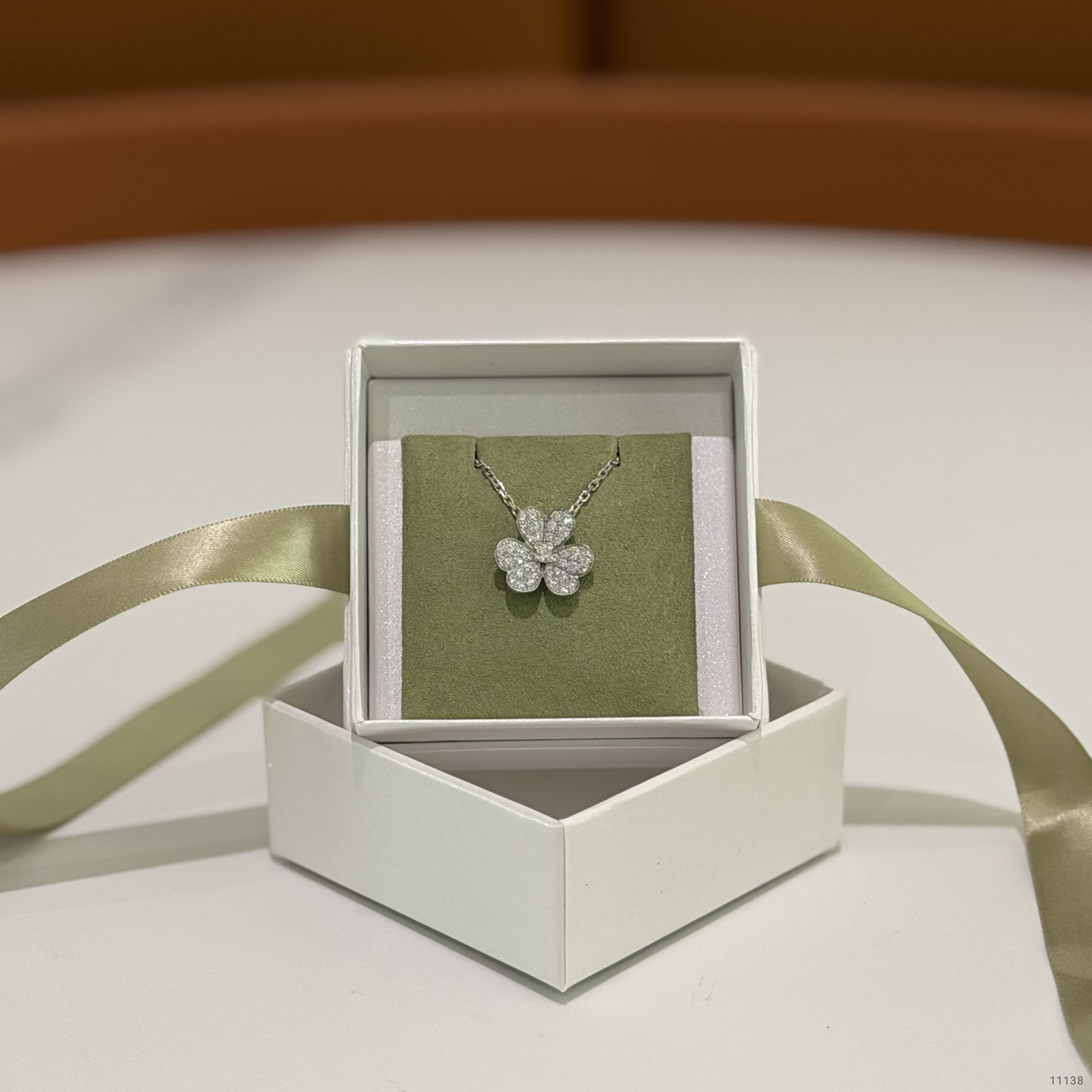 VAN CLEEF & ARPELS FRIVOLE SMALL WHITE GOLD FULL DIAMOND NECKLACE