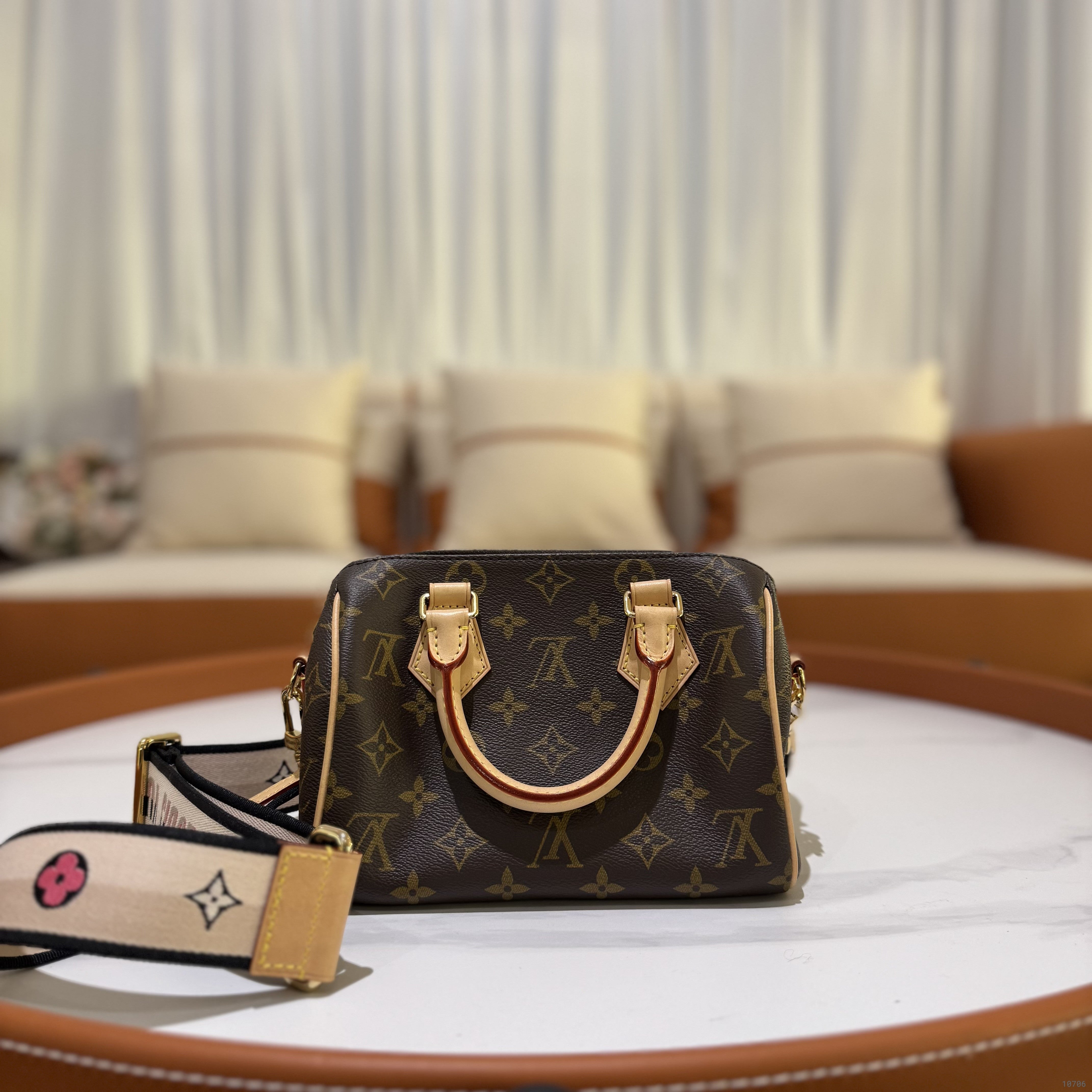 LOUIS VUITTON SPEEDY 20