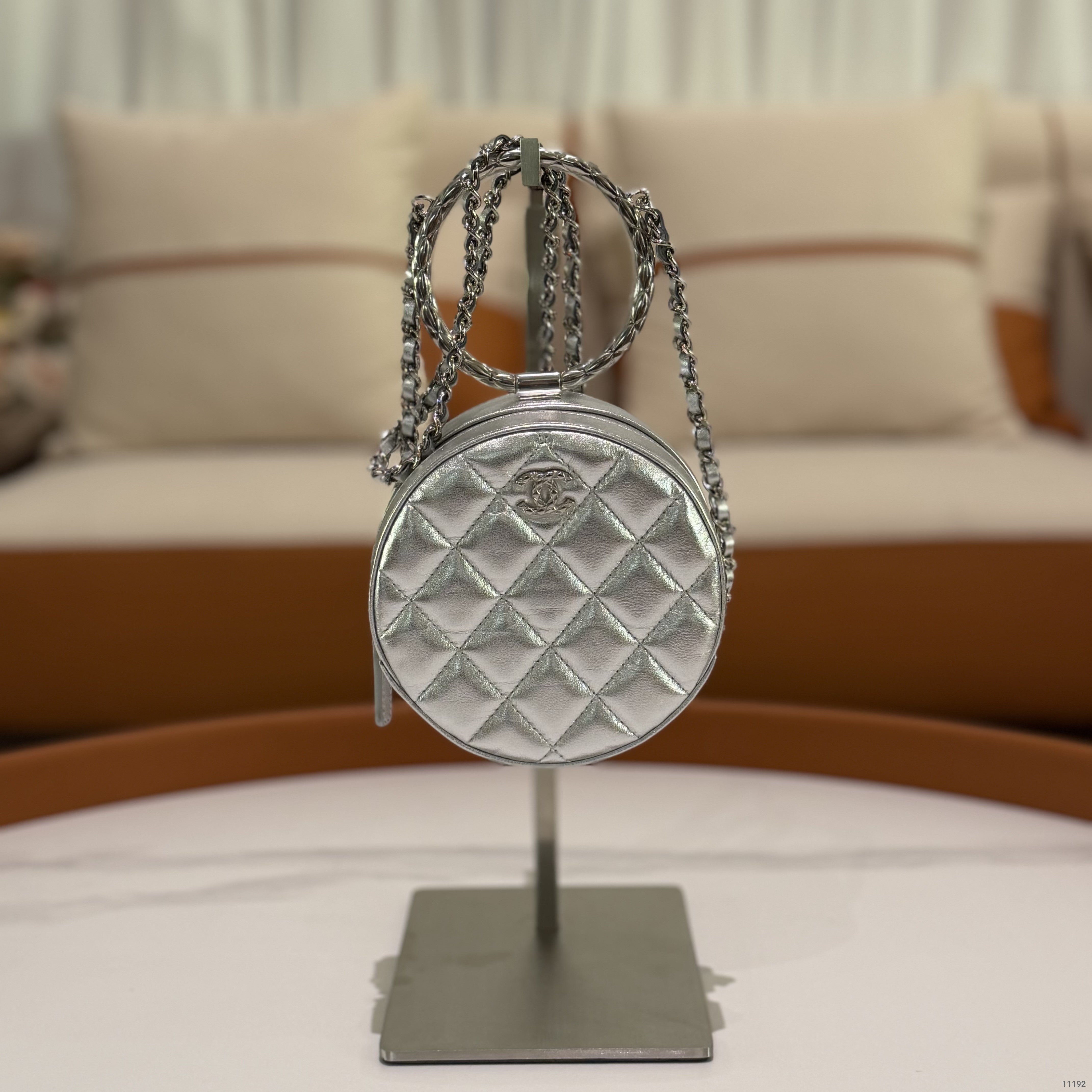 CHANEL Silver Patent Leather Round Ring Evening Chain Bag