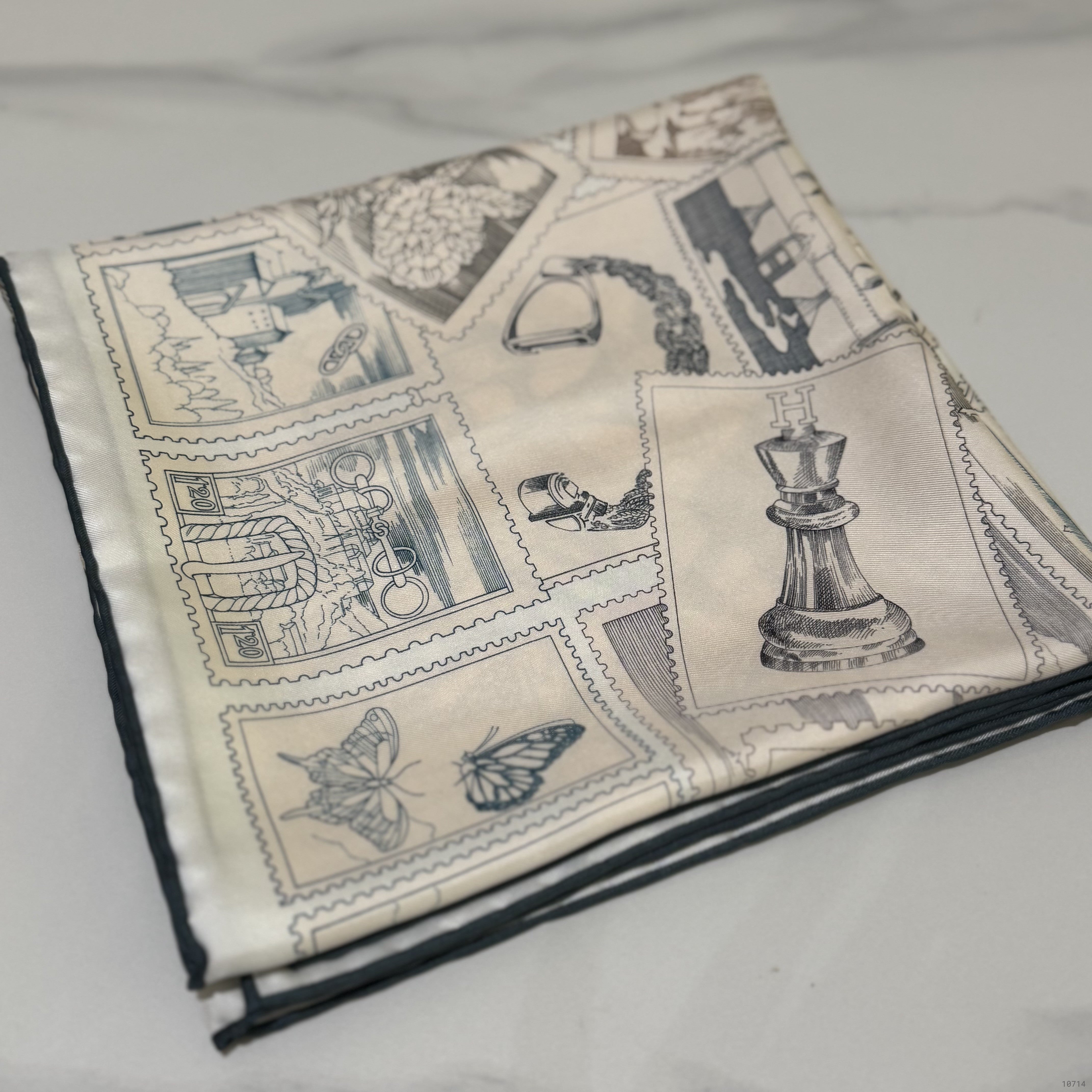 HERMES CARRE TWILL ROSE SILK SCARF