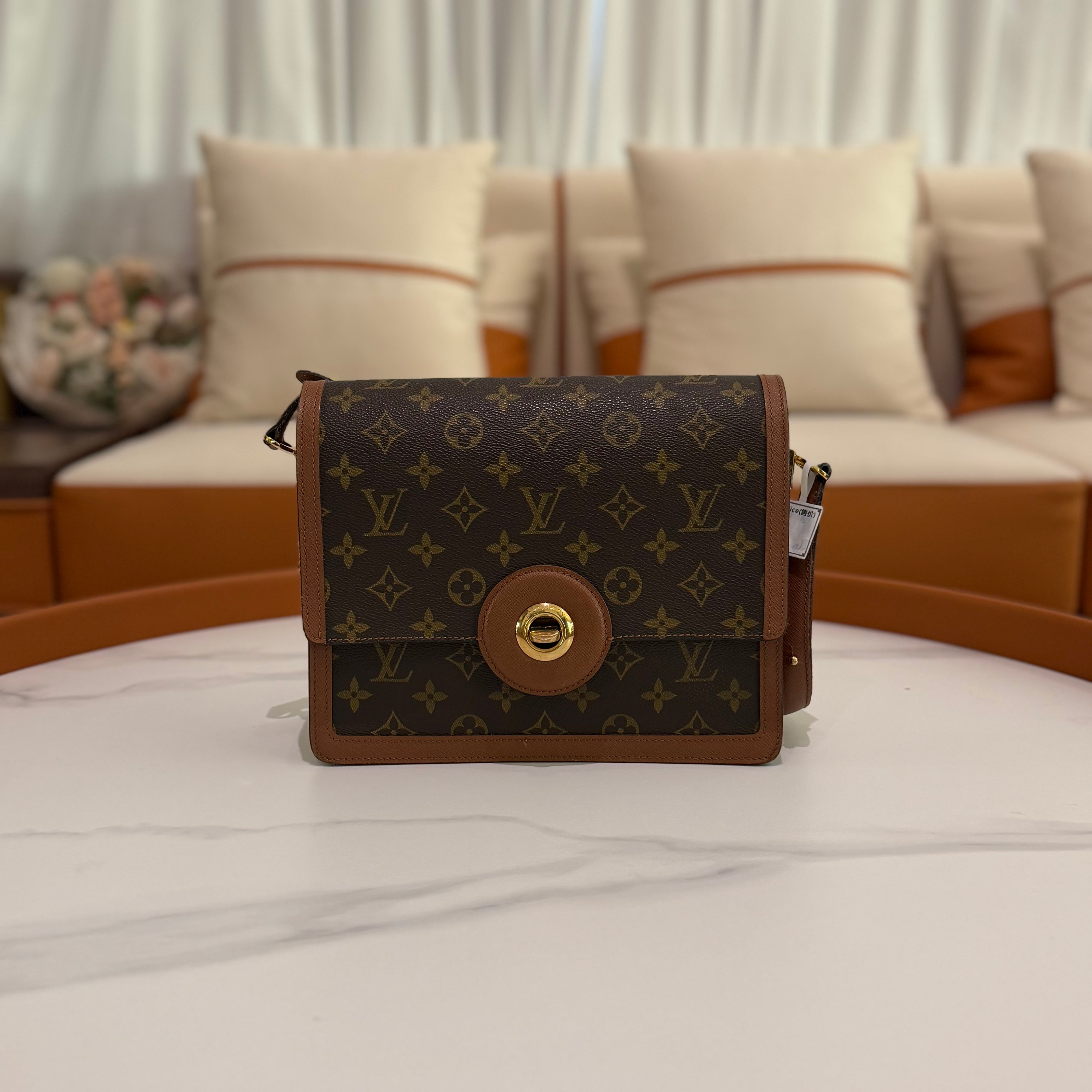 LOUIS VUITTON Vintage Gold Ring Wheel Bag