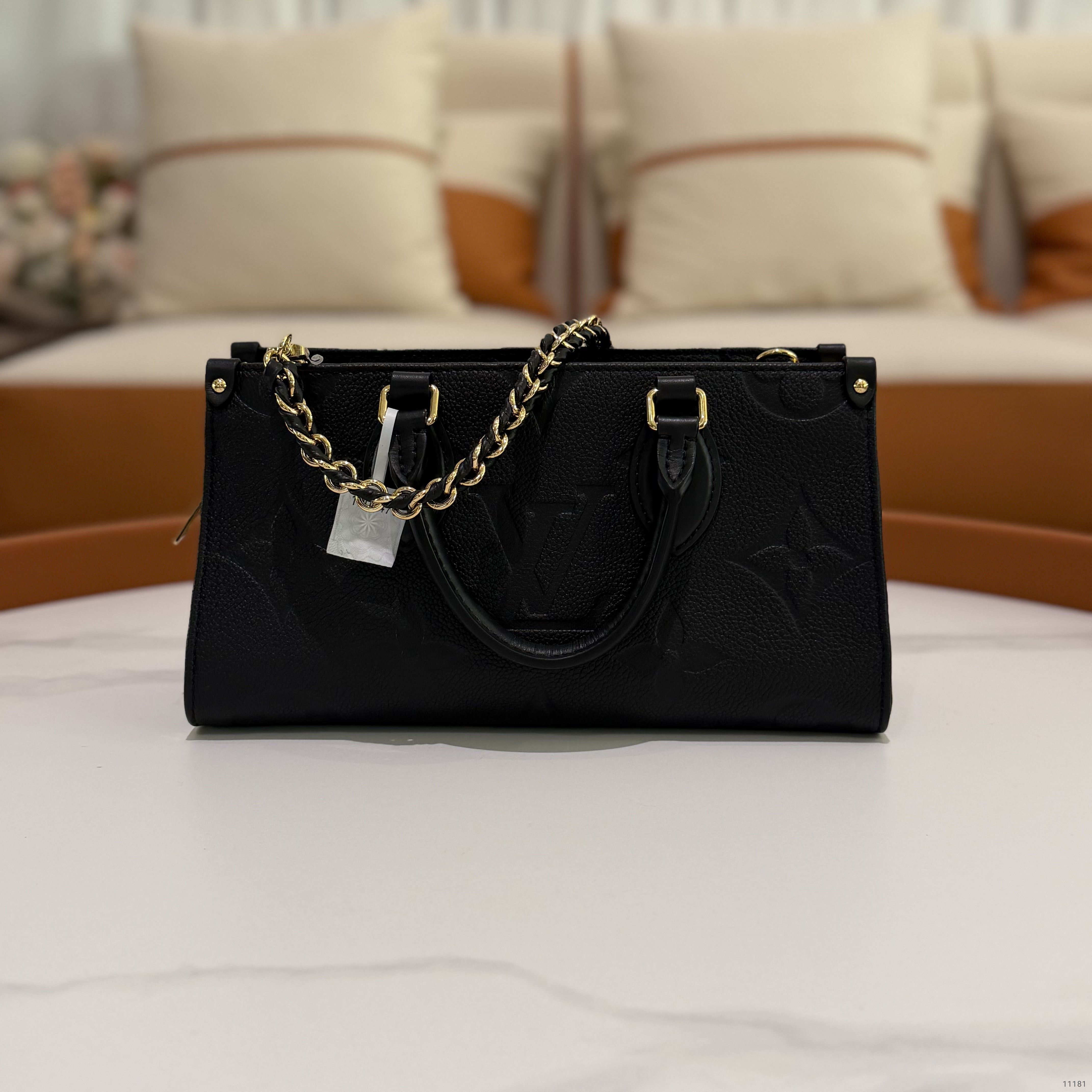 LOUIS VUITTON ON THE GO HORIZONTAL BLACK MONOGRAM (CHIP VERSION)