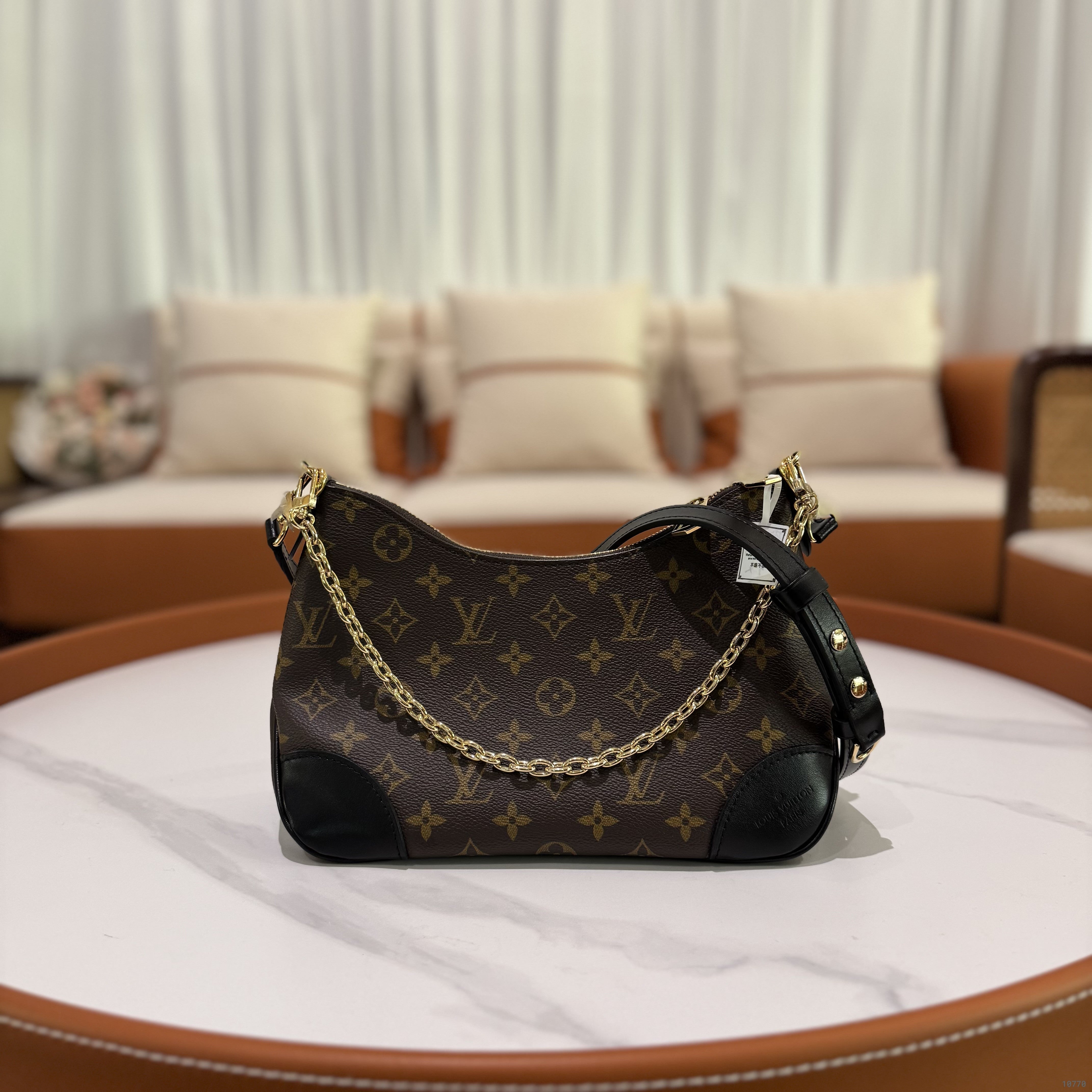 LOUIS VUITTON BOULOGNE BLACK HORN BAG