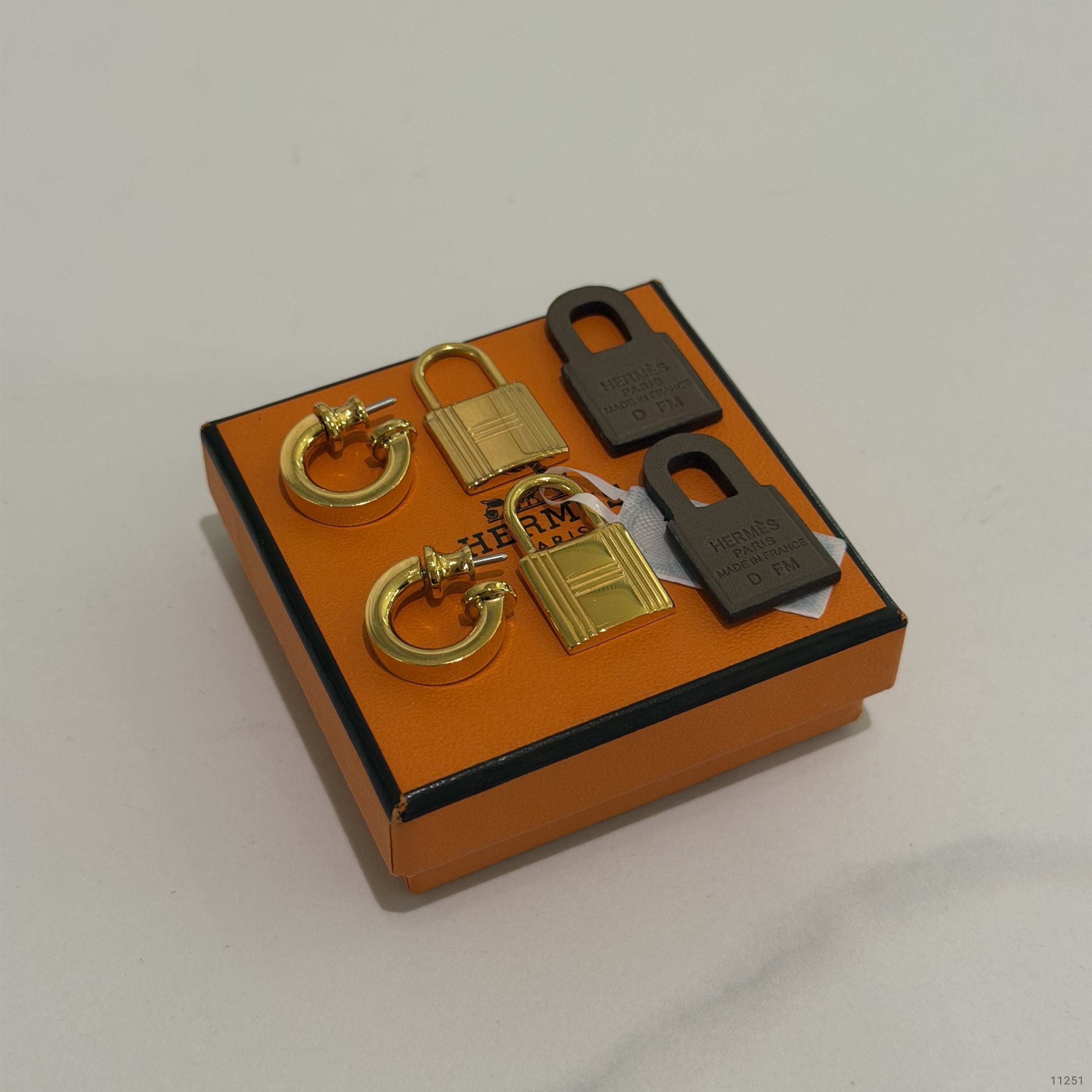 Hermes O’Kelly Earrings Etoupe