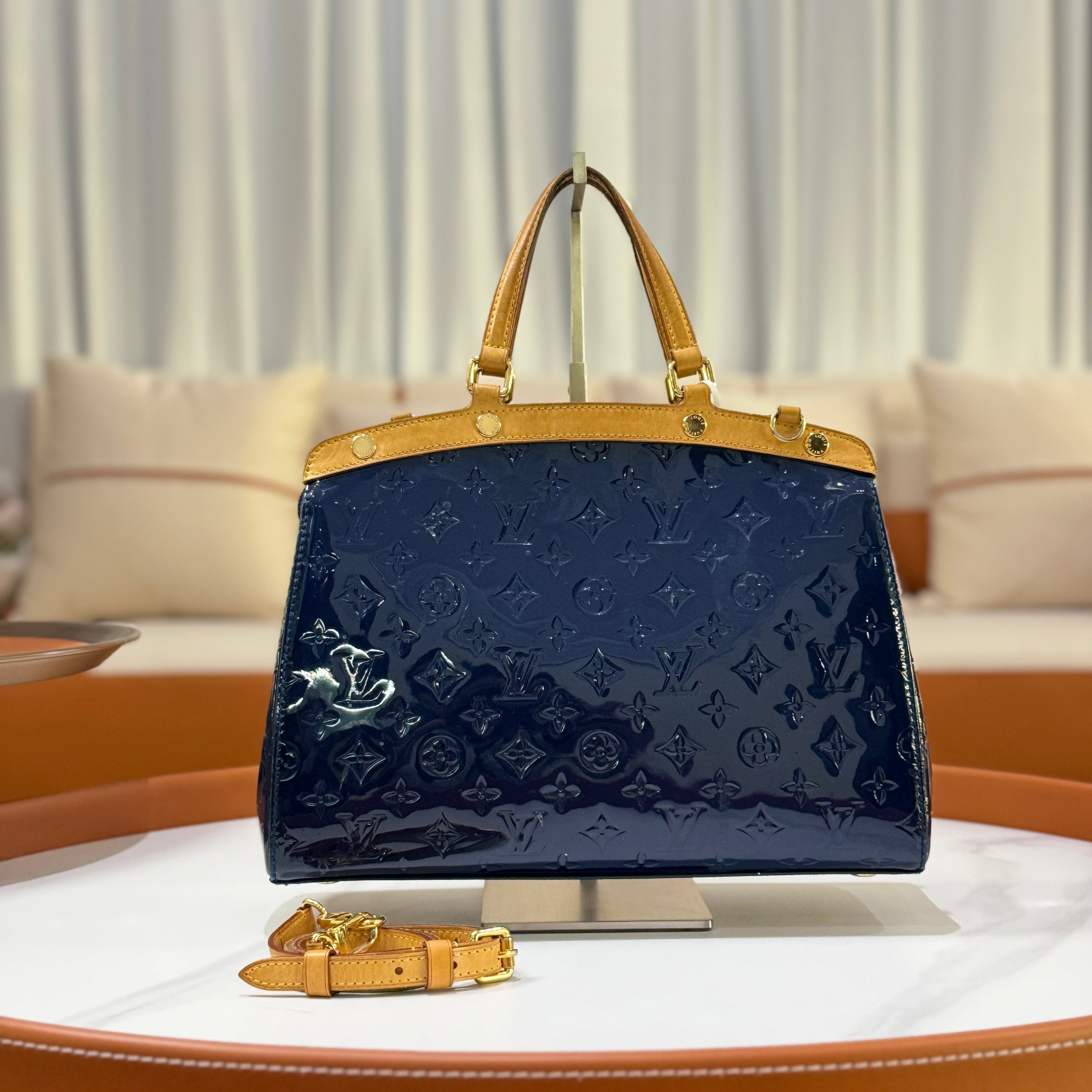 LOUIS VUITTON PATENT LEATHER HANDBAG