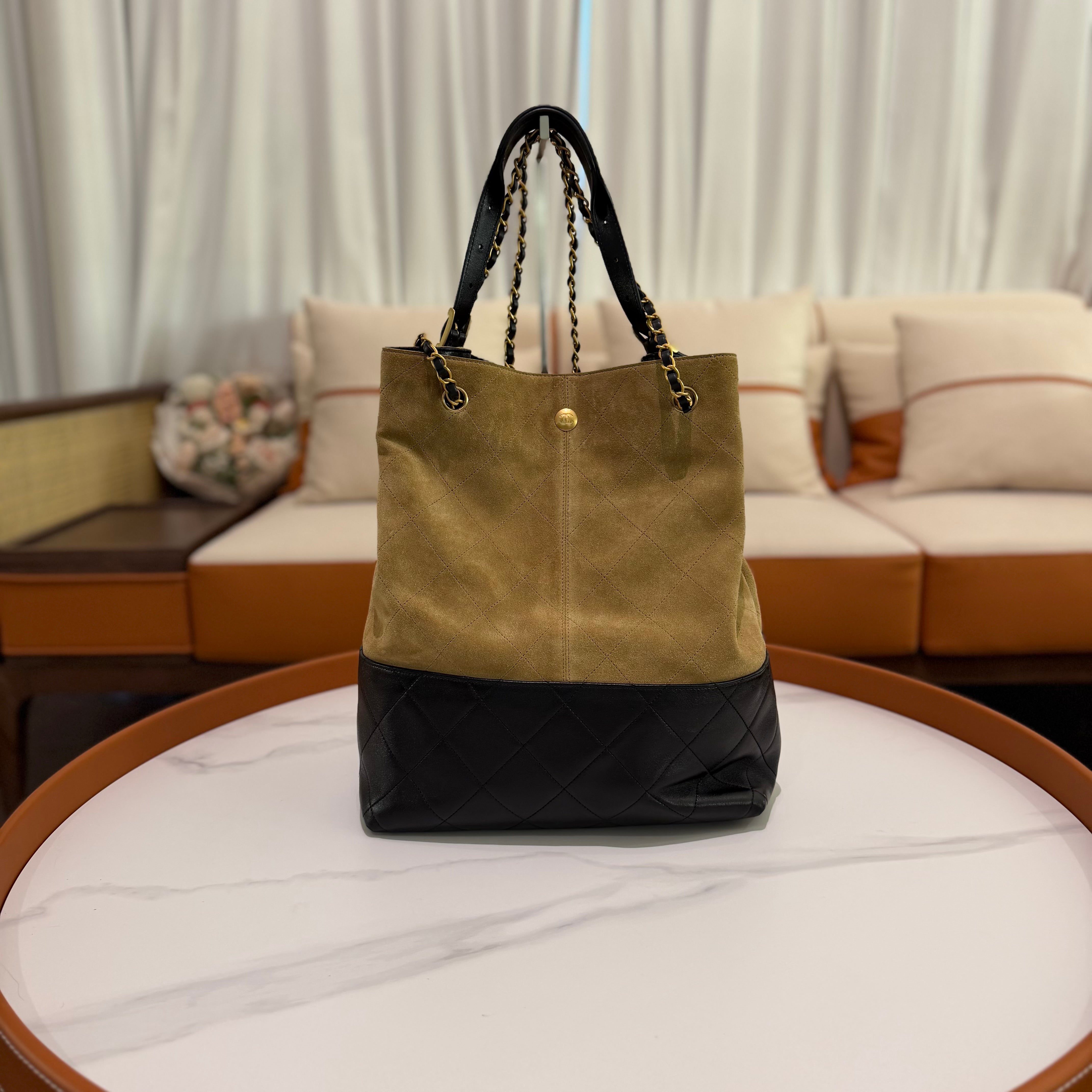 CHANEL 25A Hobo Suede & Black Vertical Quilted Handbag with Gold Chain