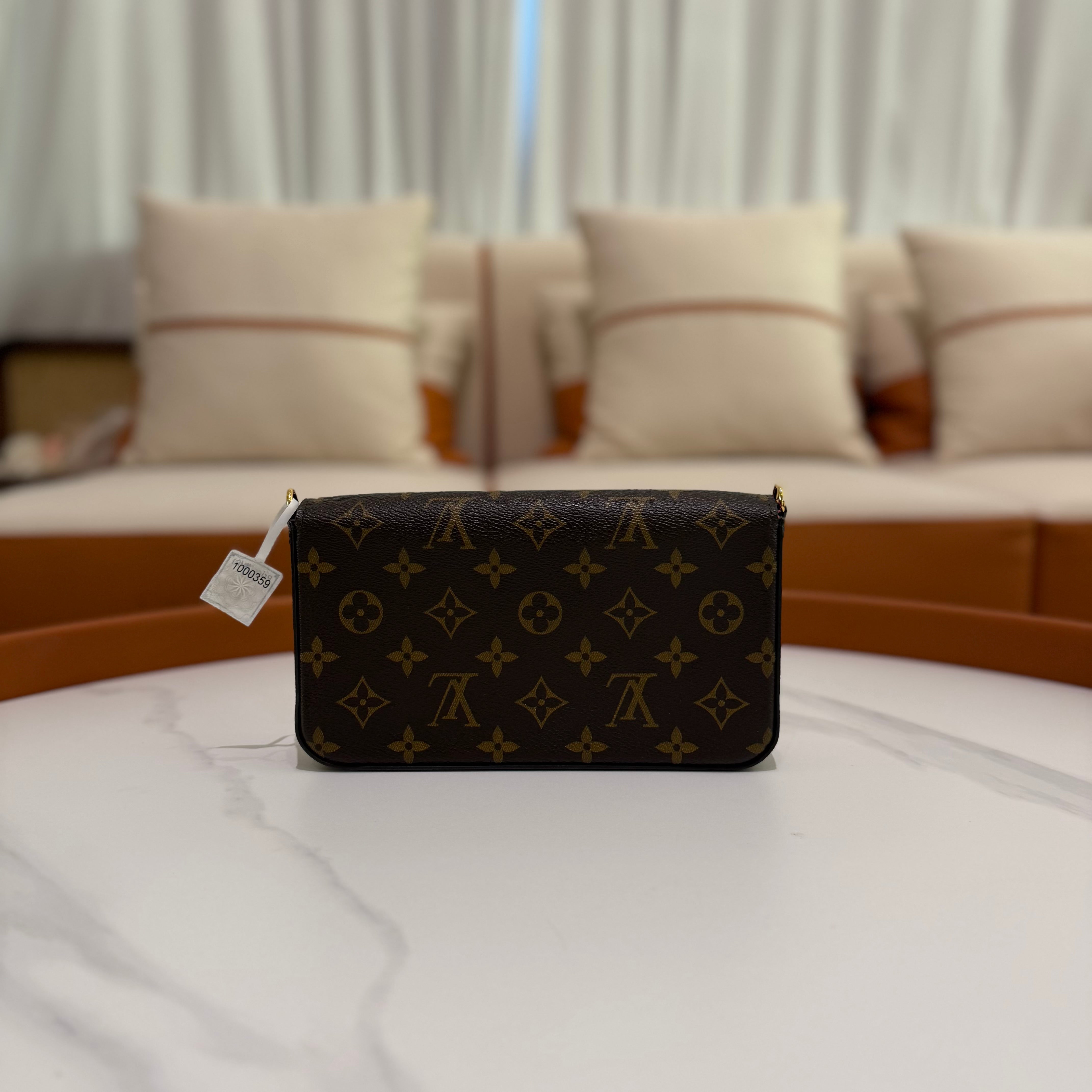 Louis Vuitton Christmas Limited Edition Felicie Pochette 3-in-1 Wallet Crossbody Bag