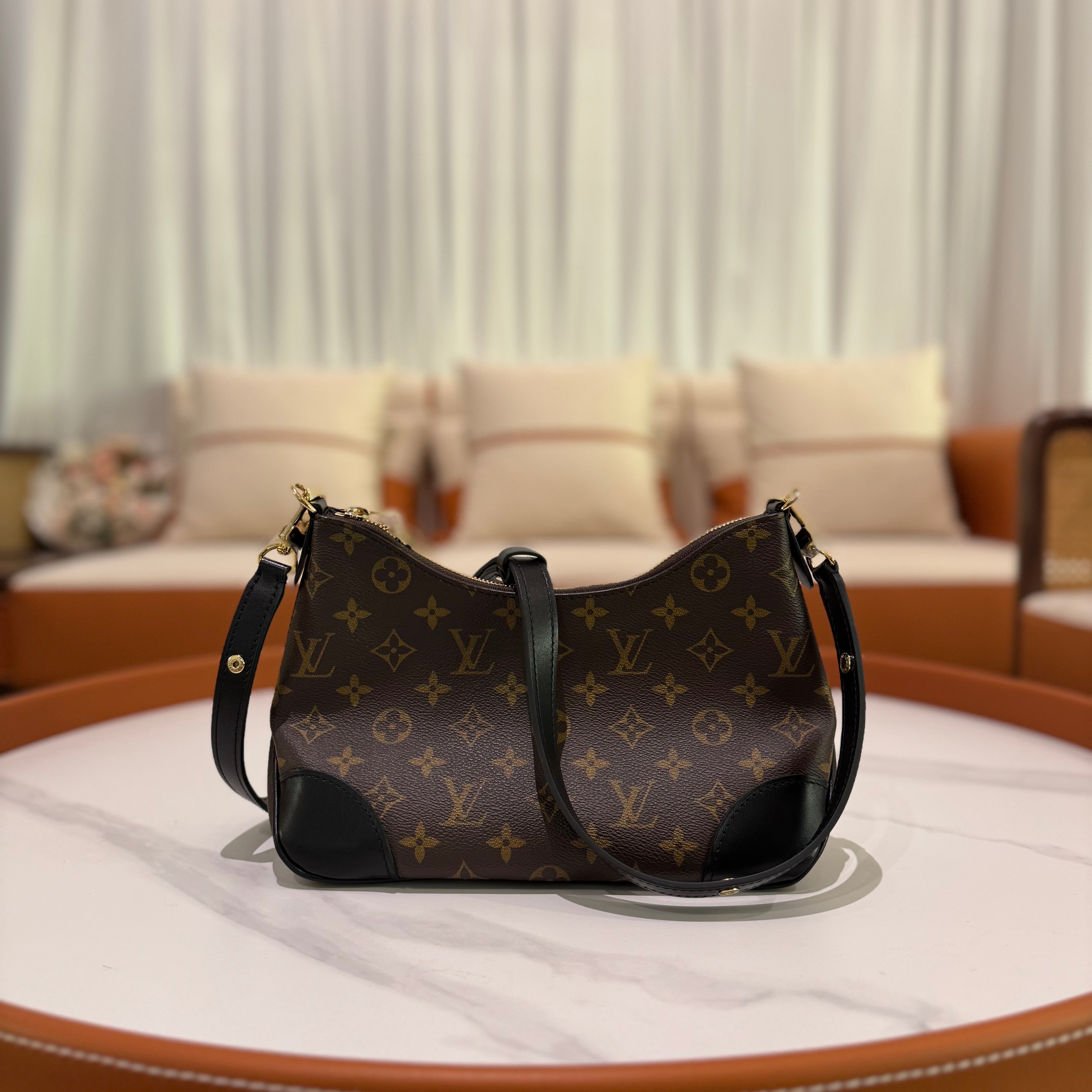 LOUIS VUITTON BOULOGNE BLACK HORN BAG