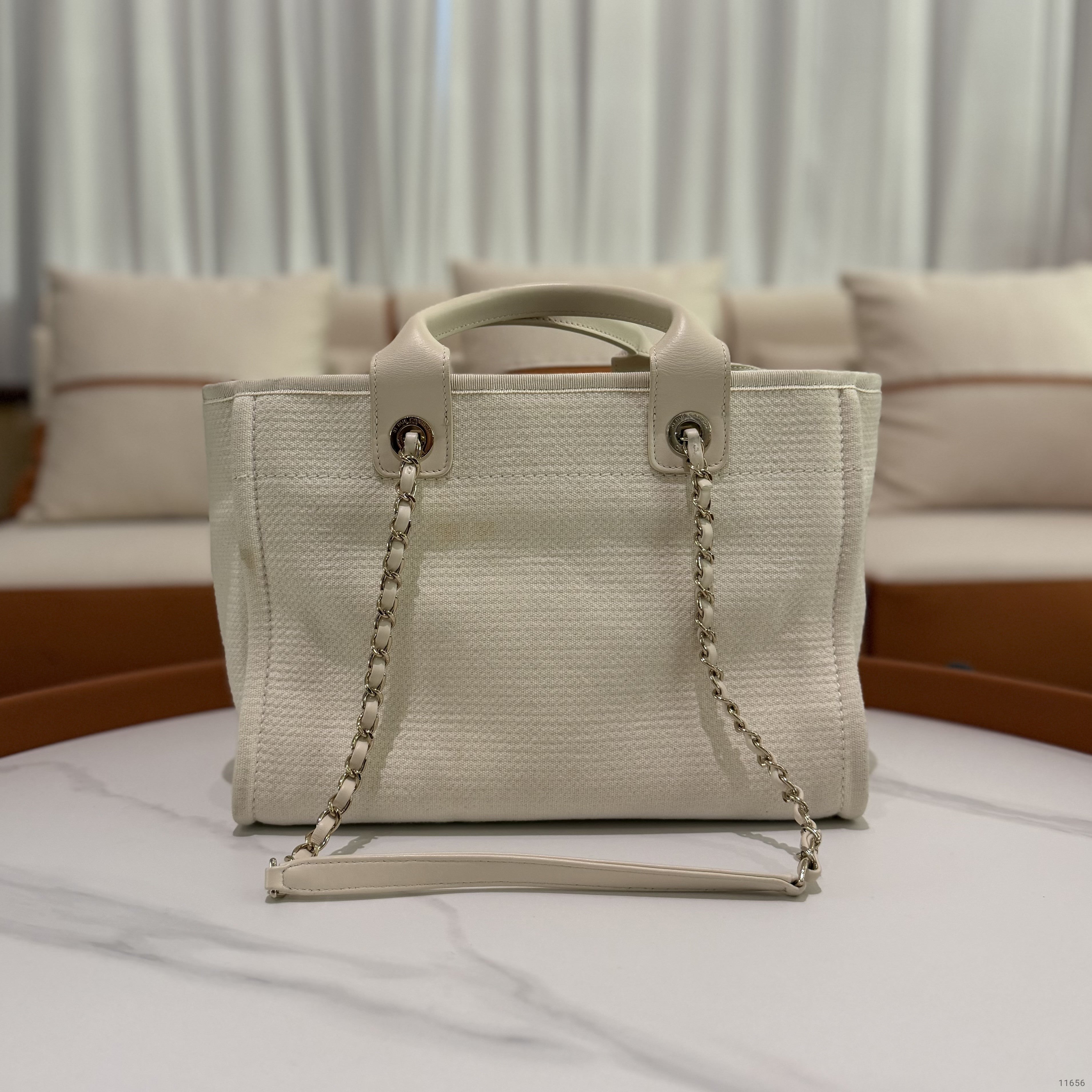 Chanel White Tote Bag (Chip Model)