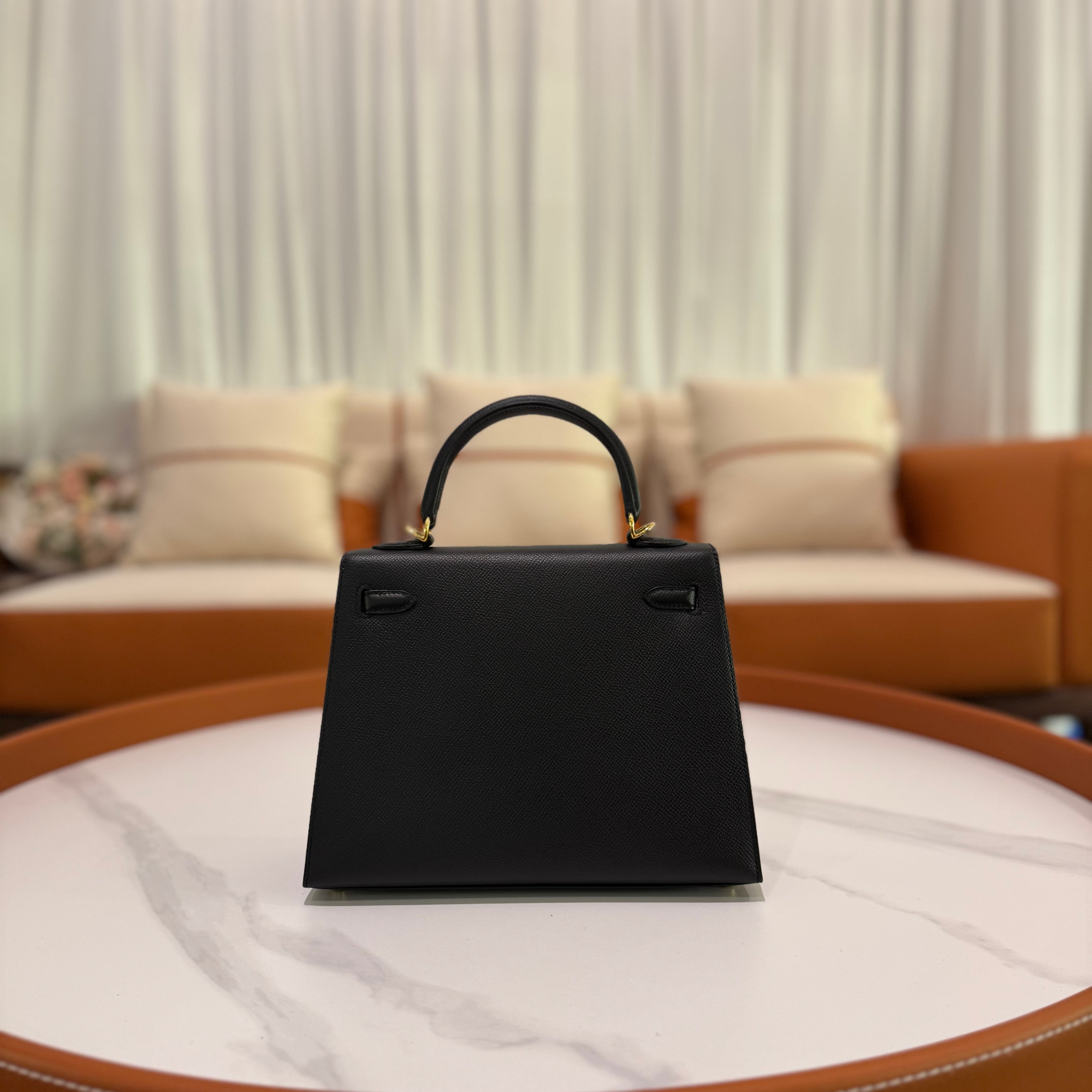 HERMÈS KELLY 25 BLACK EPSOM LEATHER GHW STAMP C