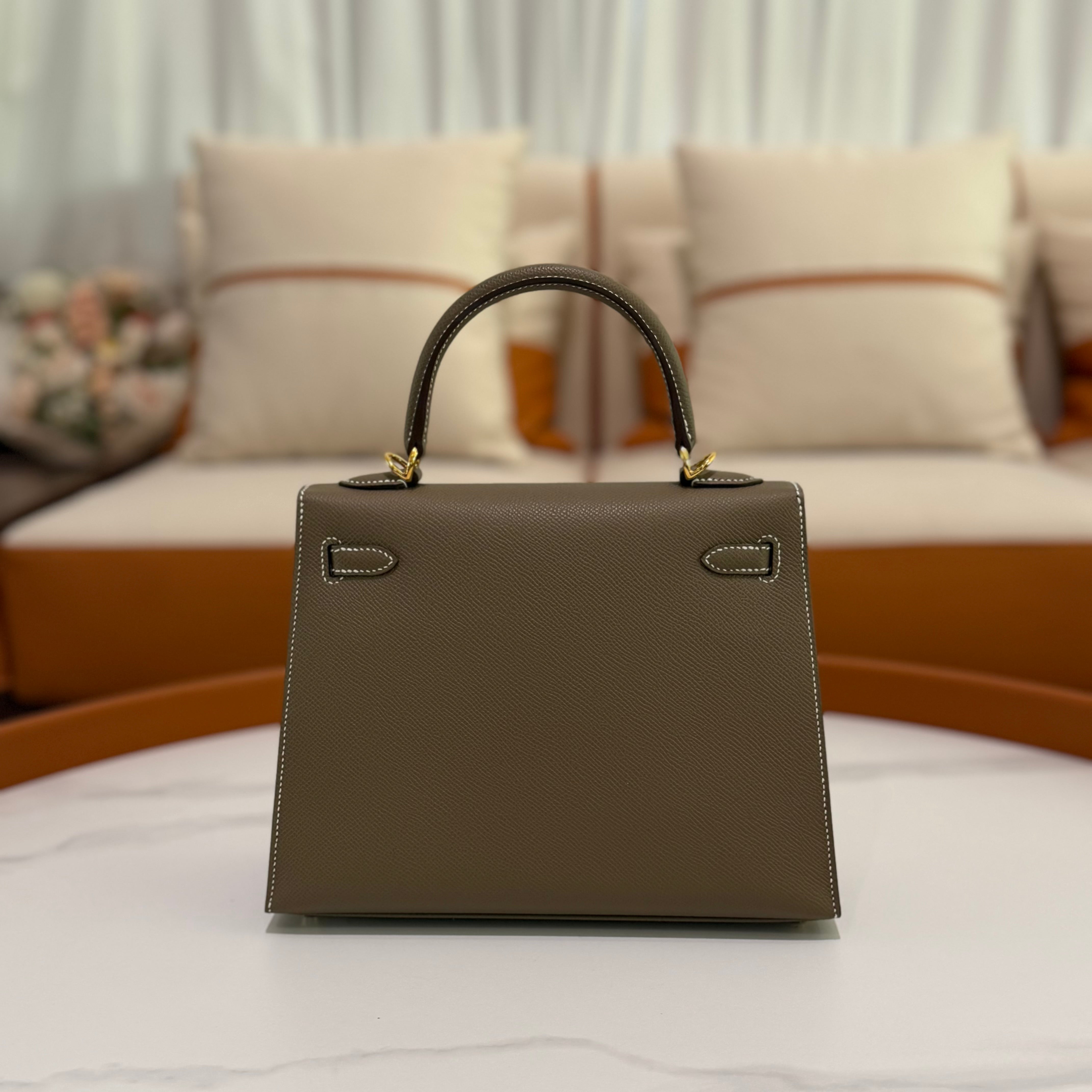HERMES Kelly 25 Etoupe with Gold Hardware Epsom Leather (Stamp B)