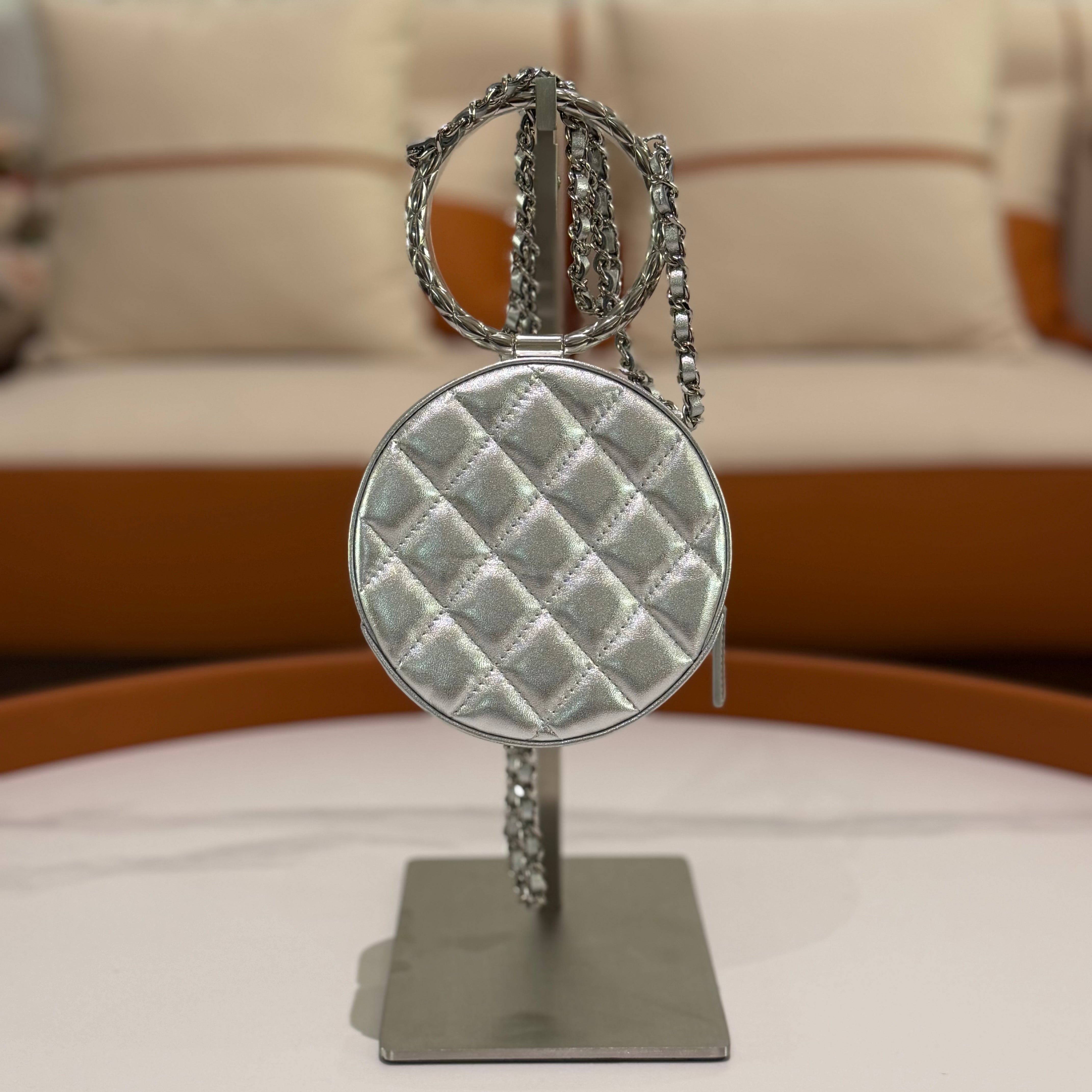 CHANEL Silver Patent Leather Round Ring Evening Chain Bag