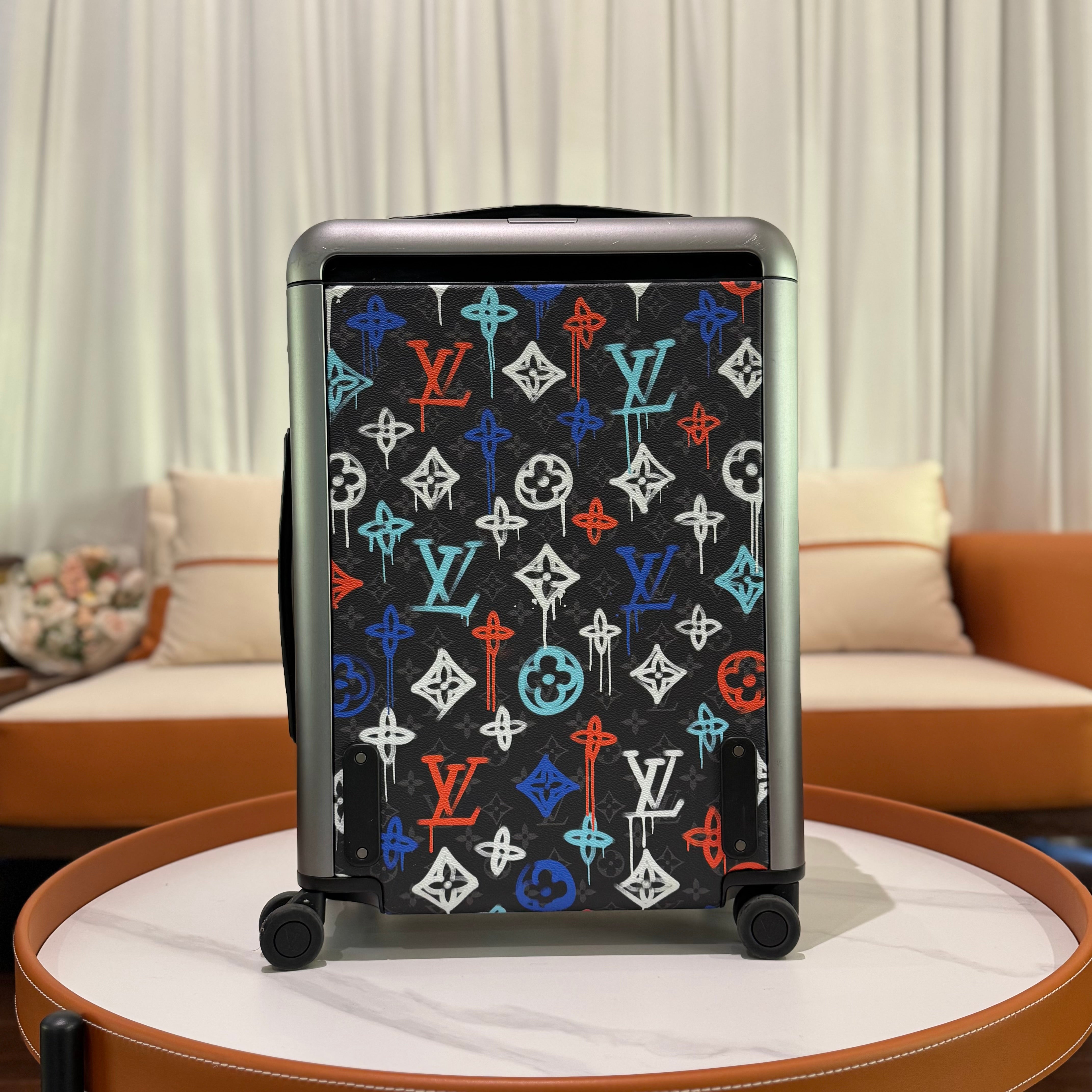 LOUIS VUITTON HORIZON LIMITED EDITION GRAFFITI LUGGAGE