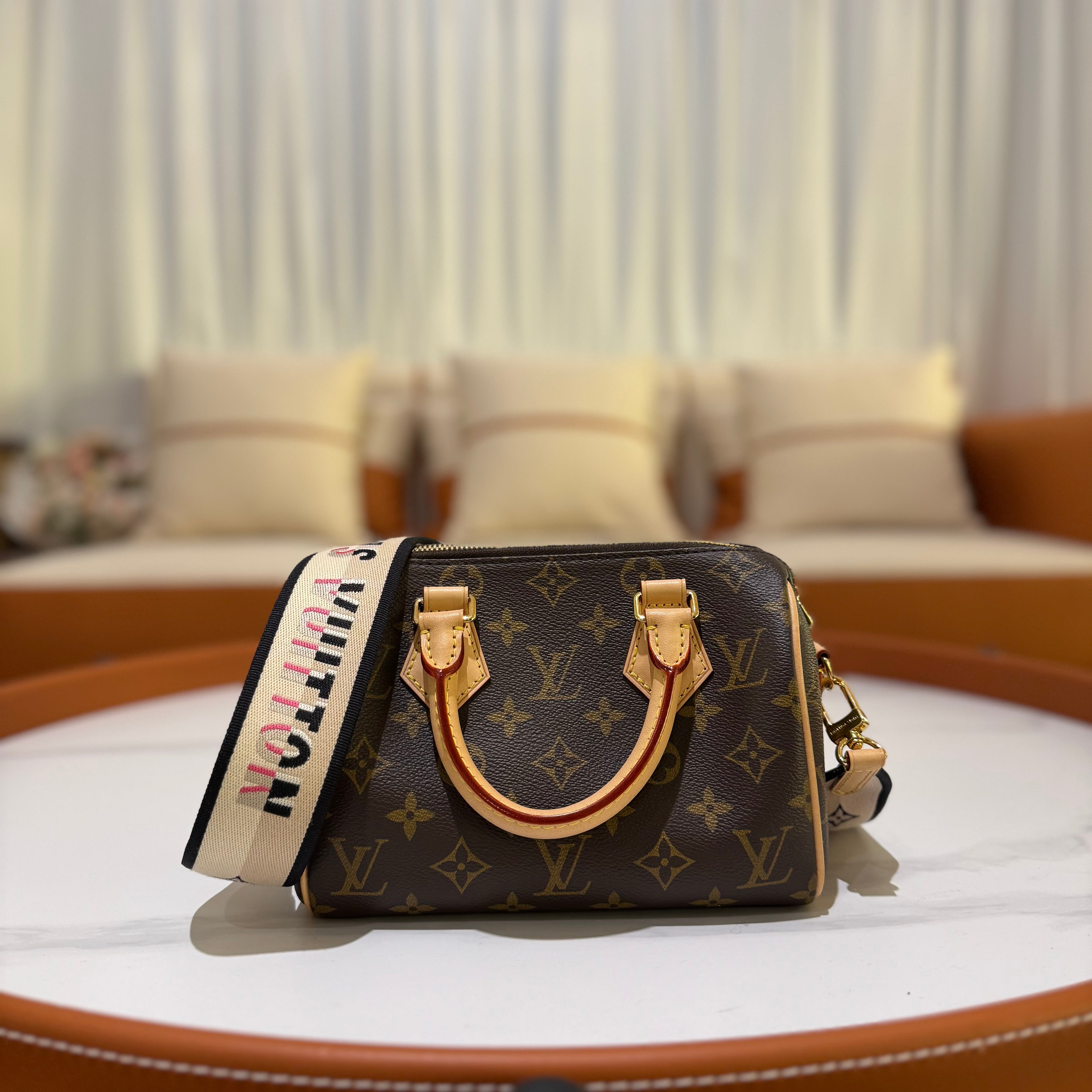 LOUIS VUITTON SPEEDY 20