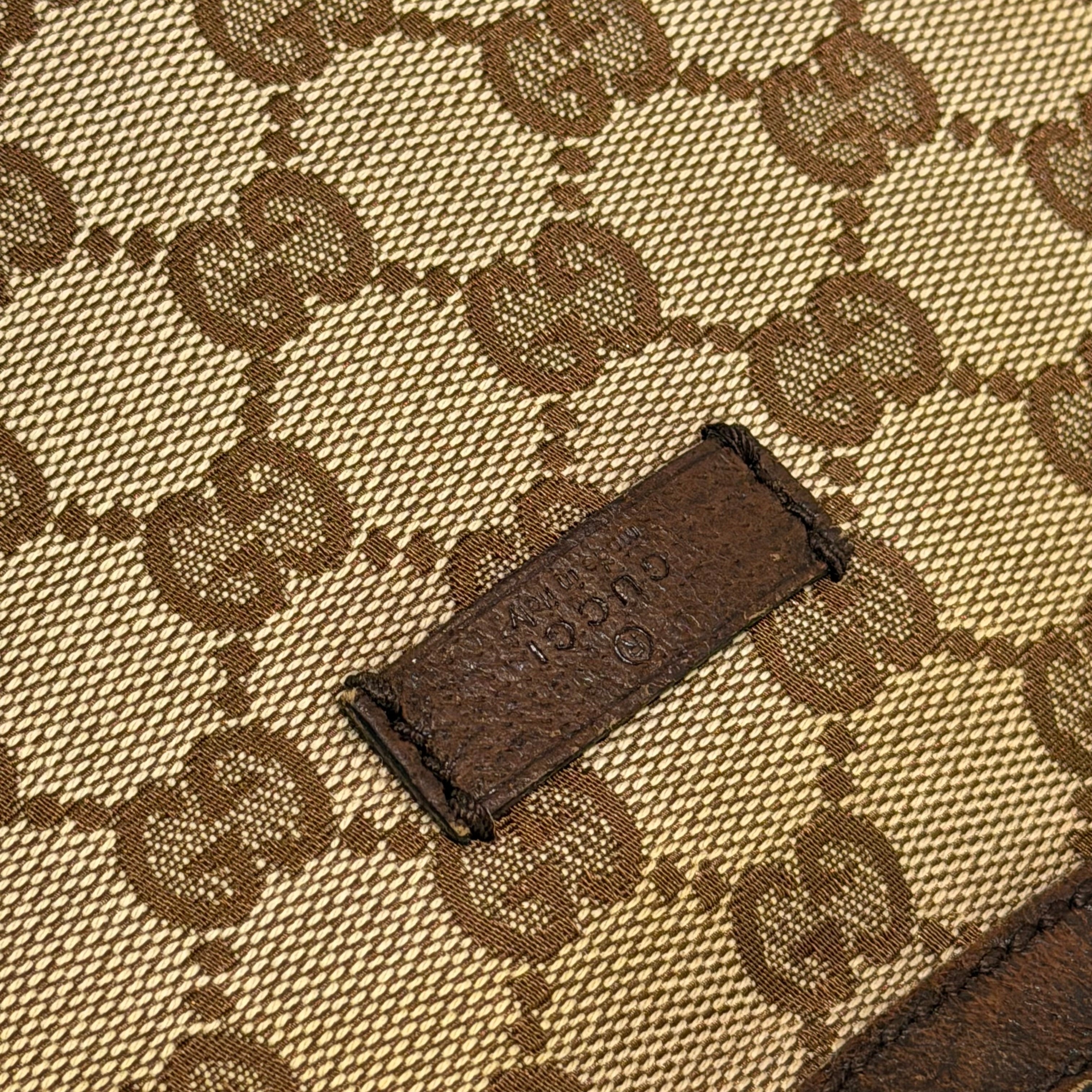 GUCCI CLASSIC GG SUPREME CANVAS CROSSBODY BAG