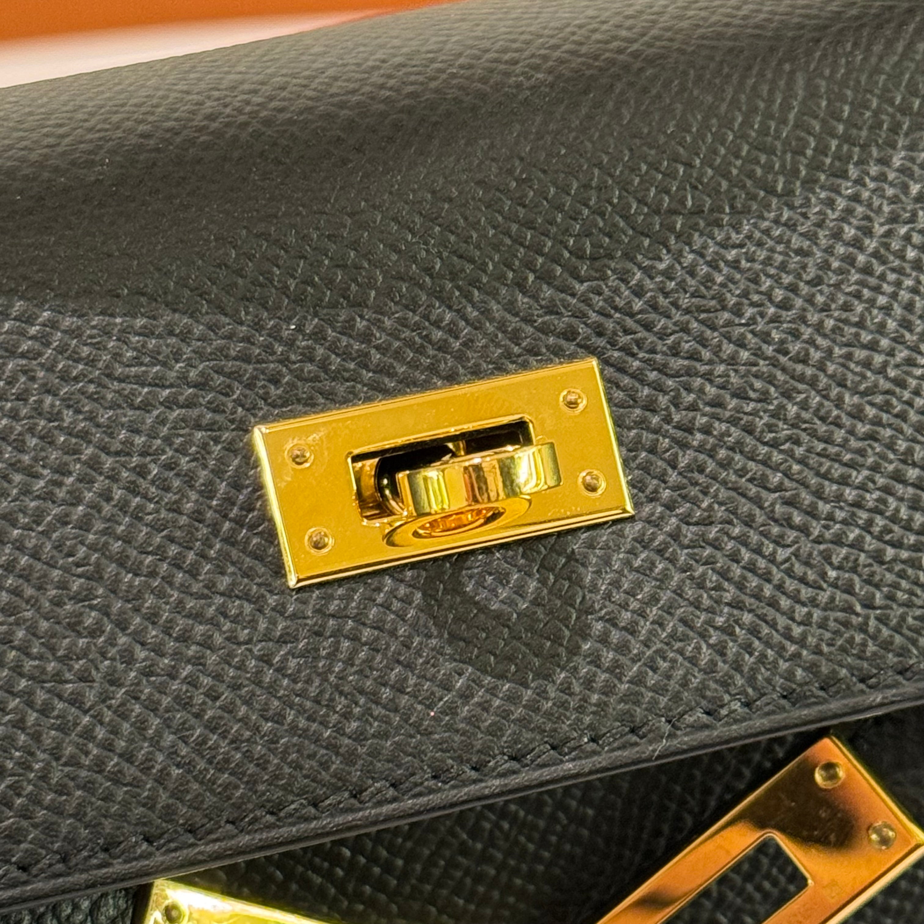 HERMÈS KELLY 25 BLACK EPSOM LEATHER GHW STAMP C