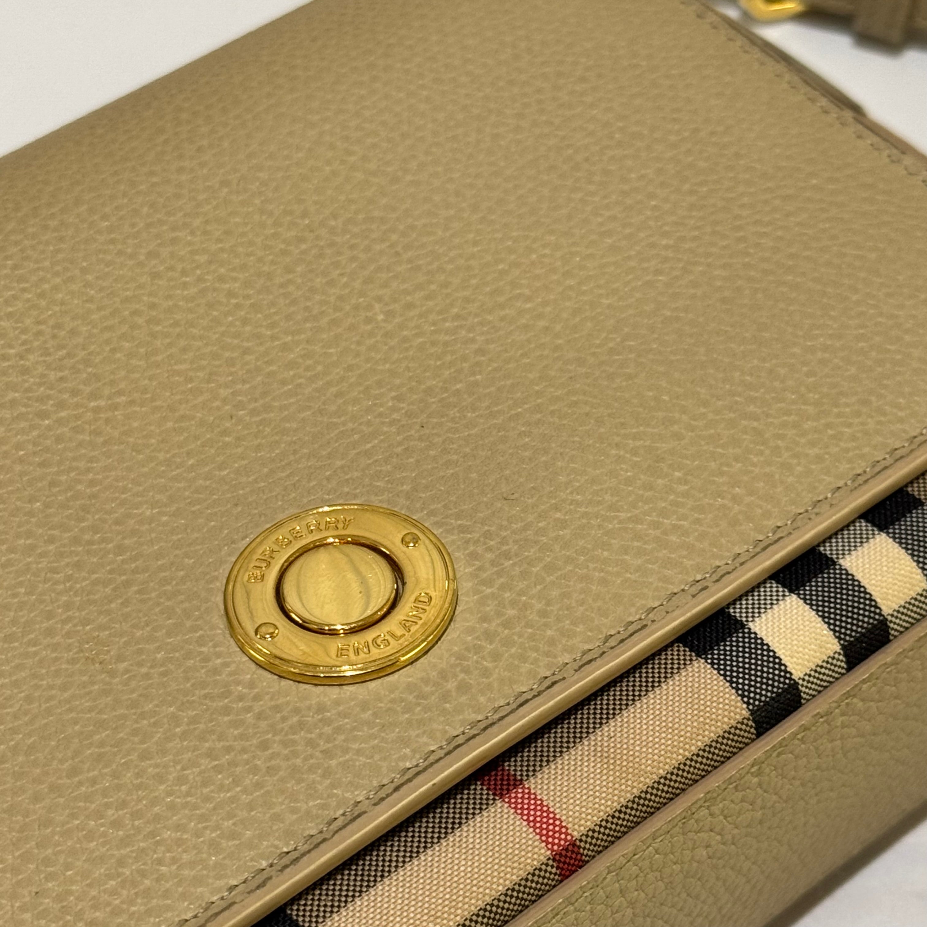 BURBERRY WALLET ON CHAIN