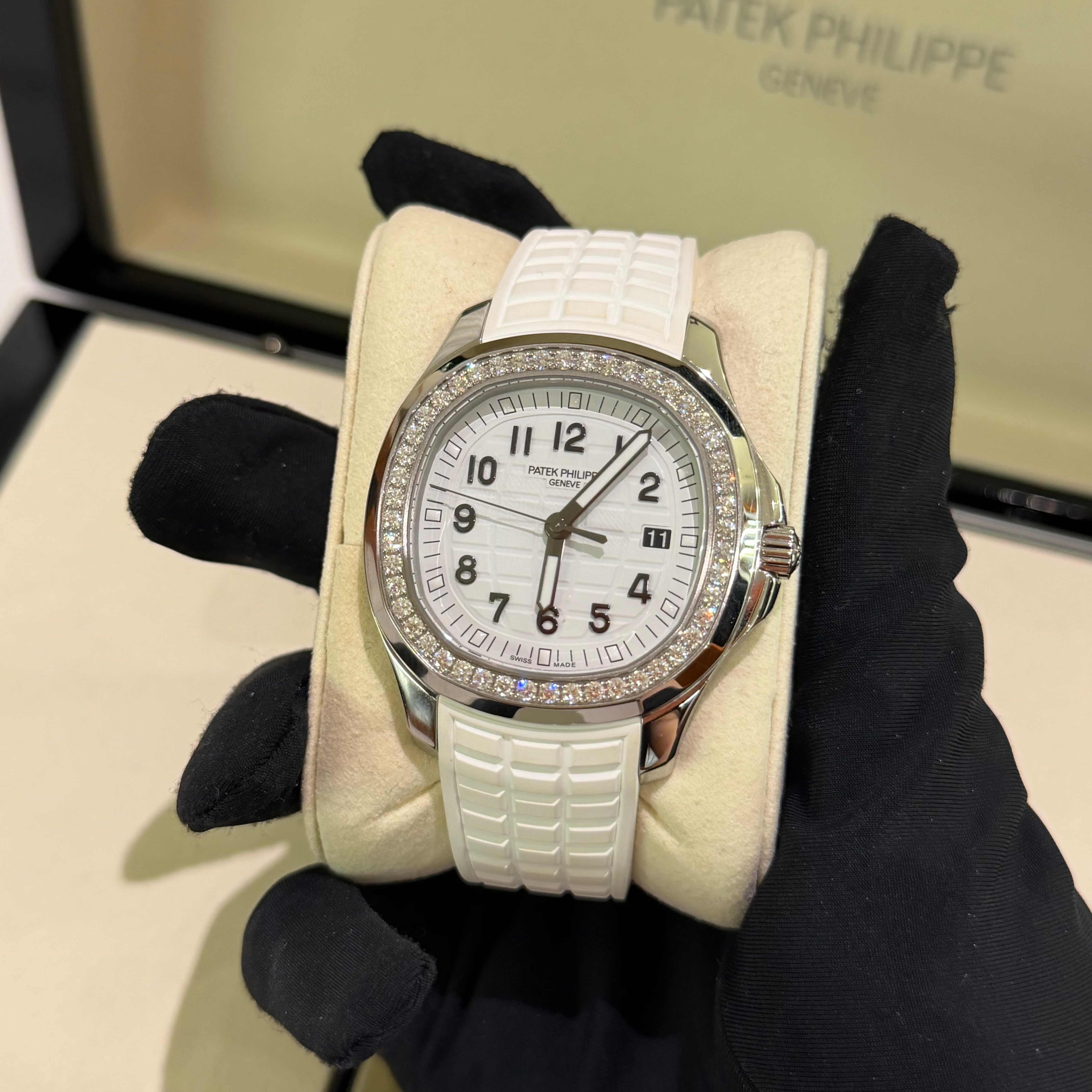 Patek Philippe Aquanaut 5267A “White Grenade” Quartz Watch