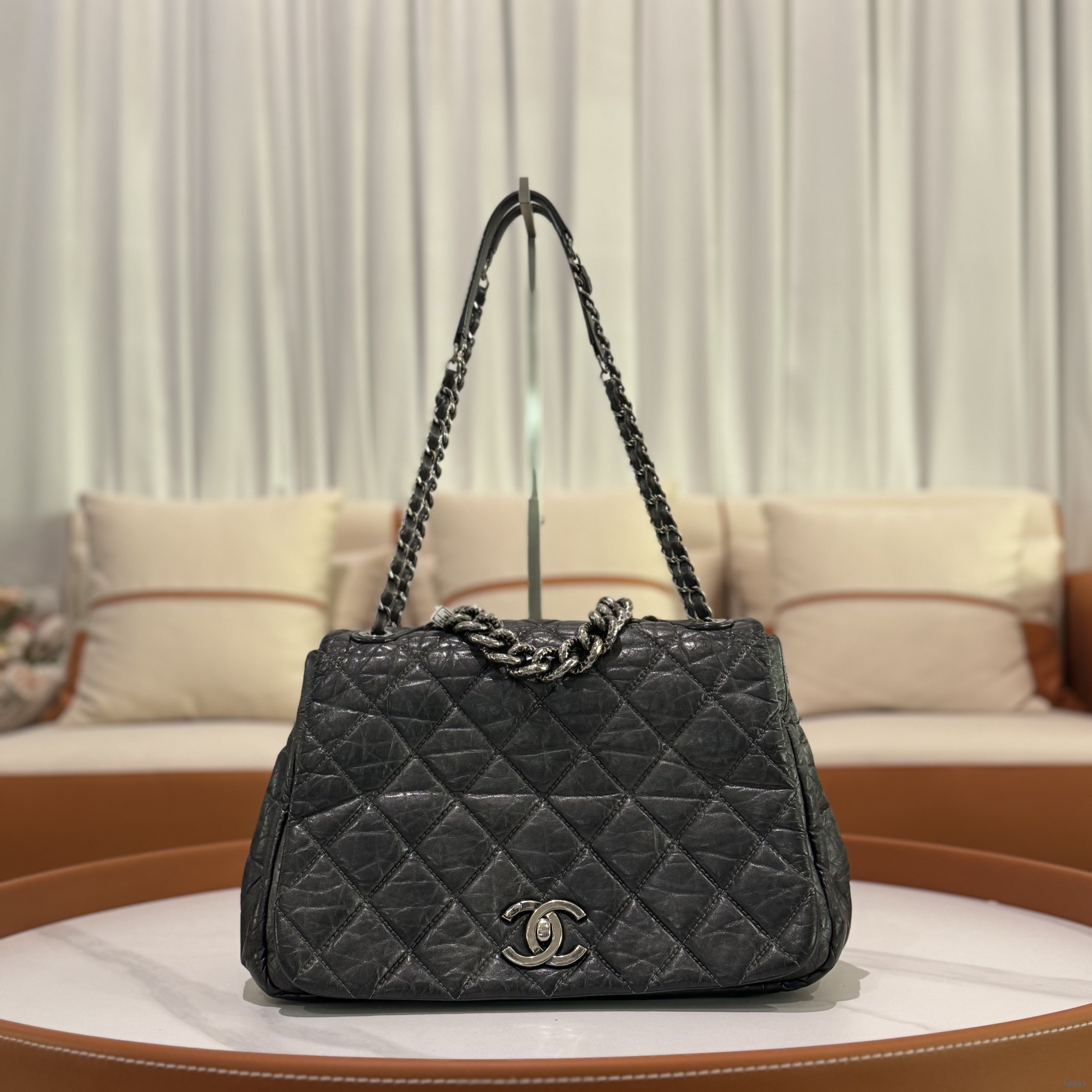 CHANEL LARGE LAVA CHAIN SHOULDER BAG IN SILVER GREY