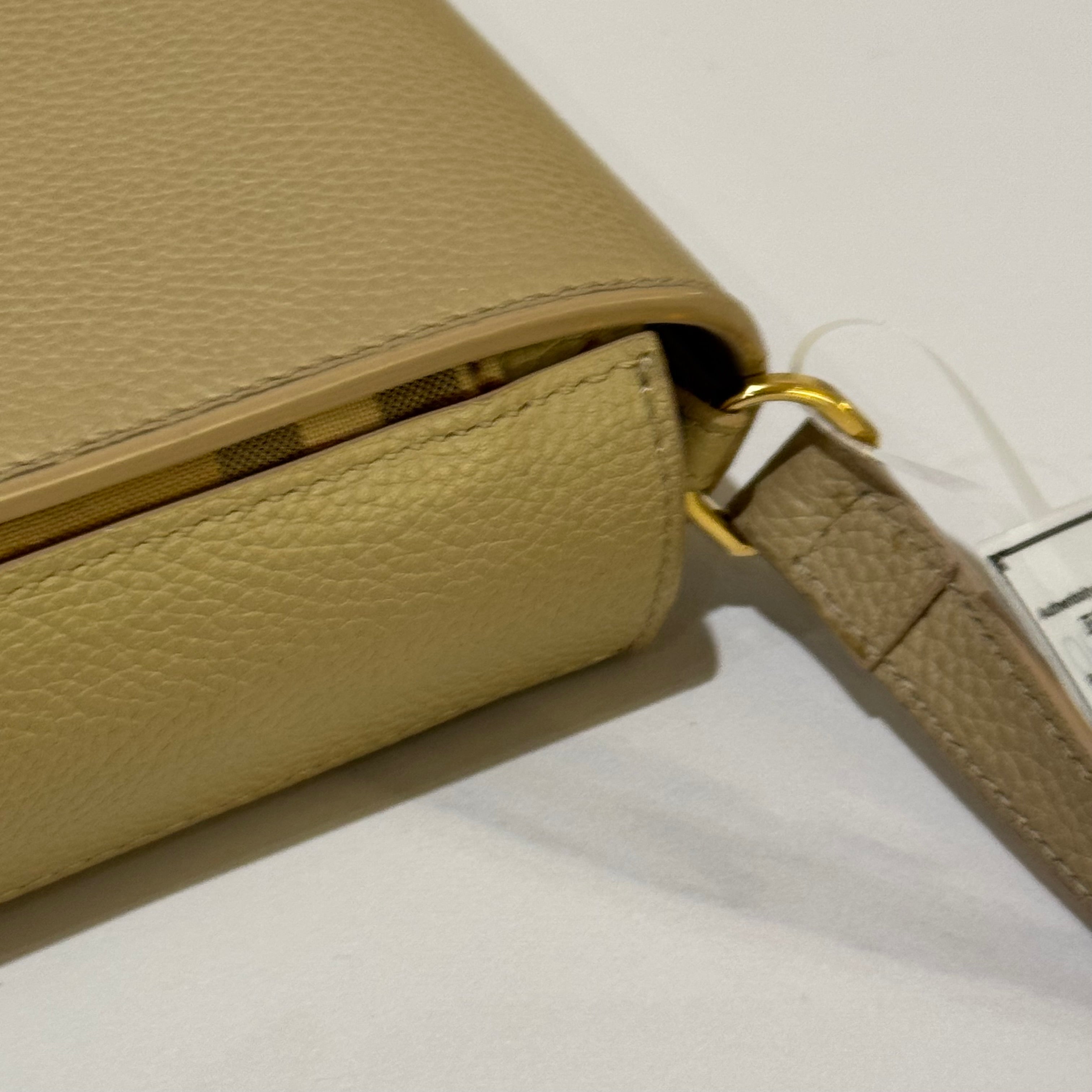 BURBERRY WALLET ON CHAIN