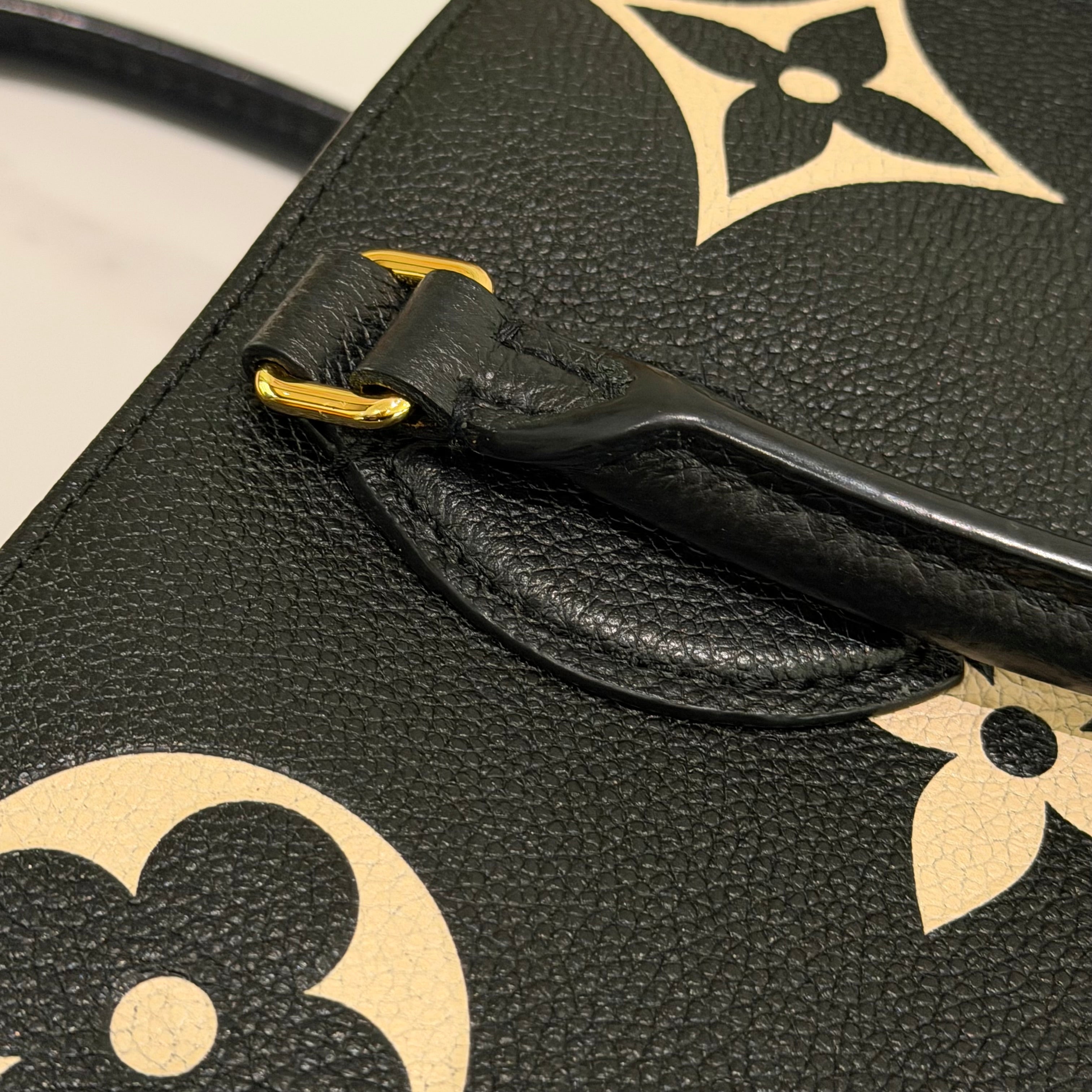 LOUIS VUITTON ON THE GO TOTE MEDIUM BLACK AND WHITE EMBOSSED LEATHER BAG