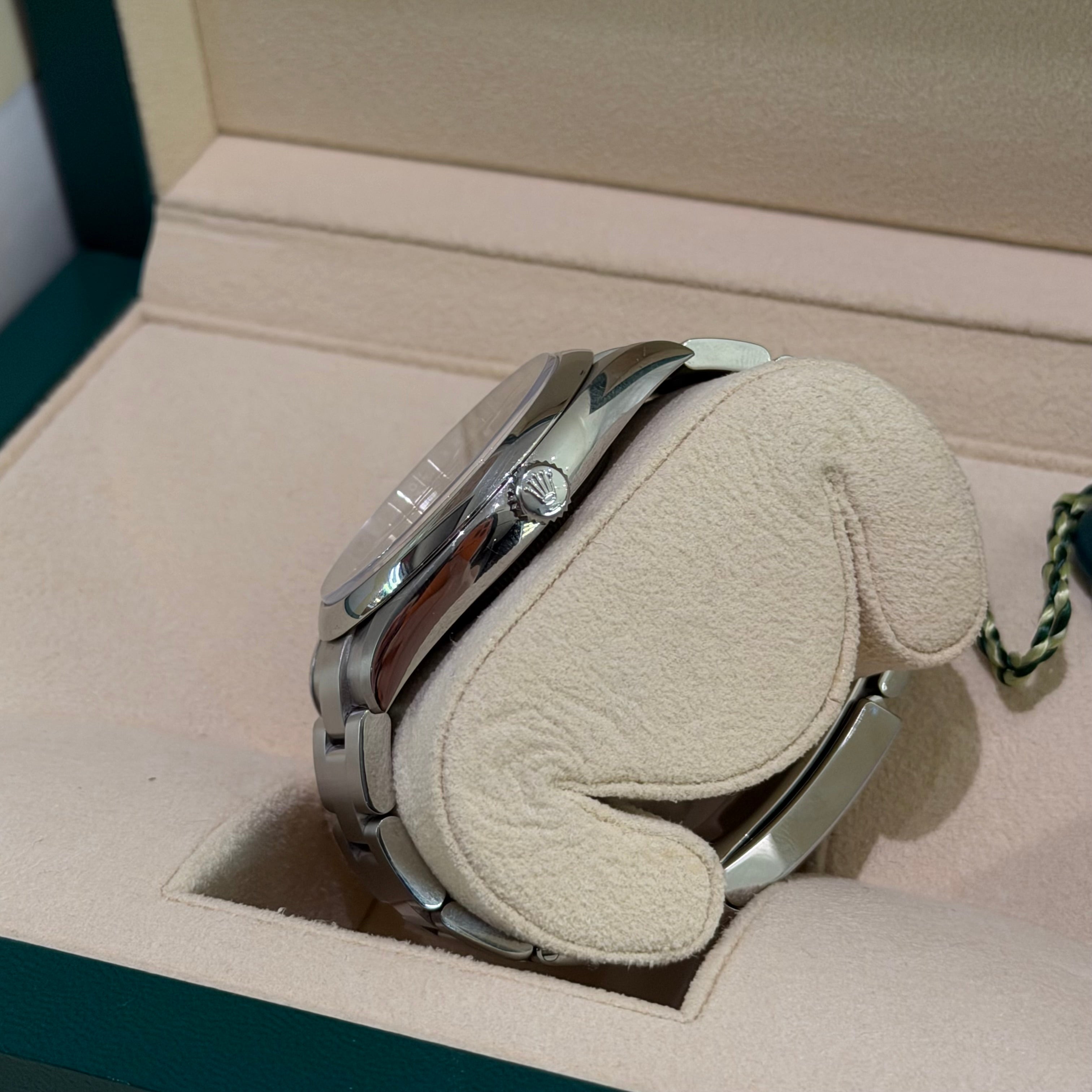 Rolex Oyster Perpetual 124300 | ROLEX