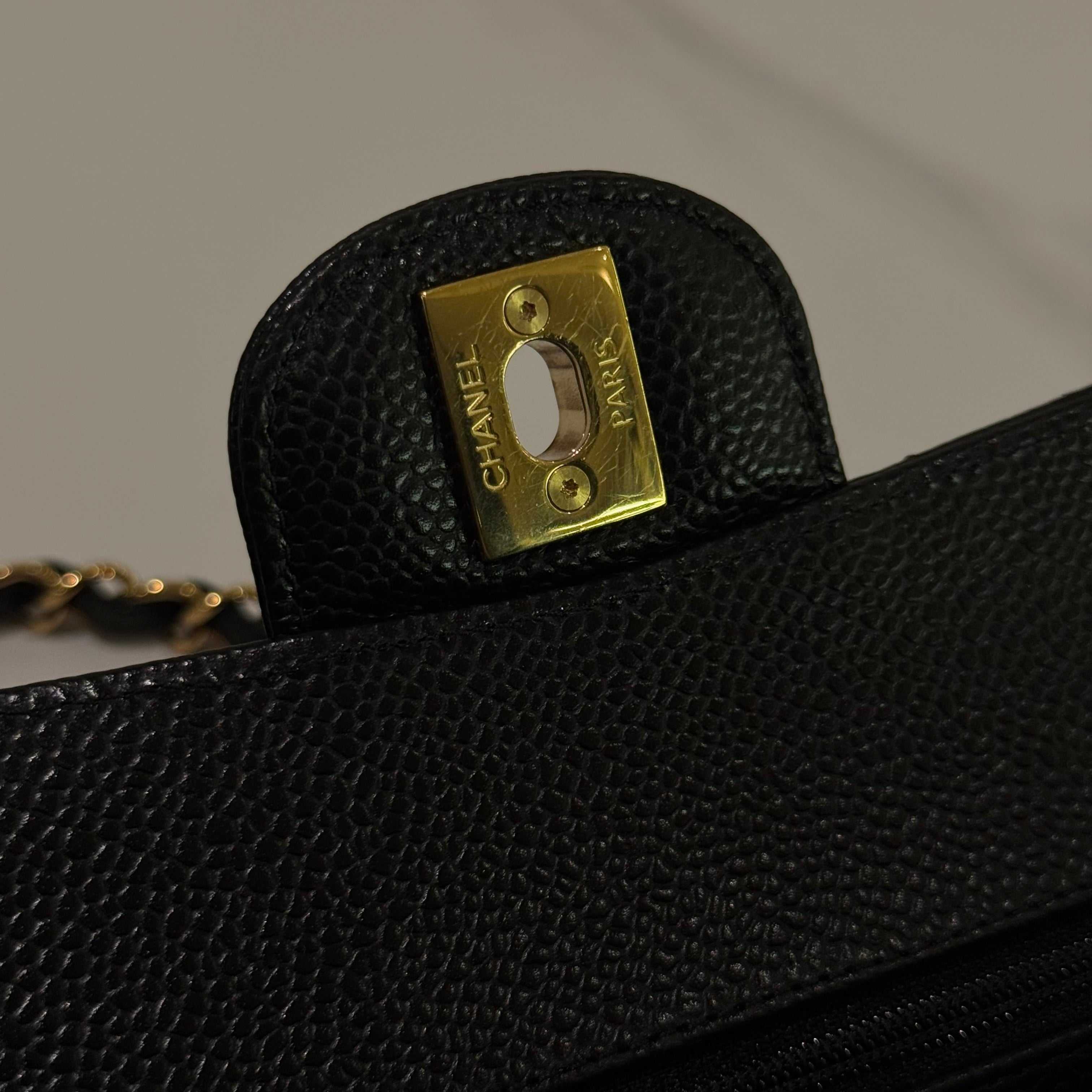 CHANEL CLASSIC FLAP SMALL CAVIAR BLACK & GOLD CHIP MODEL