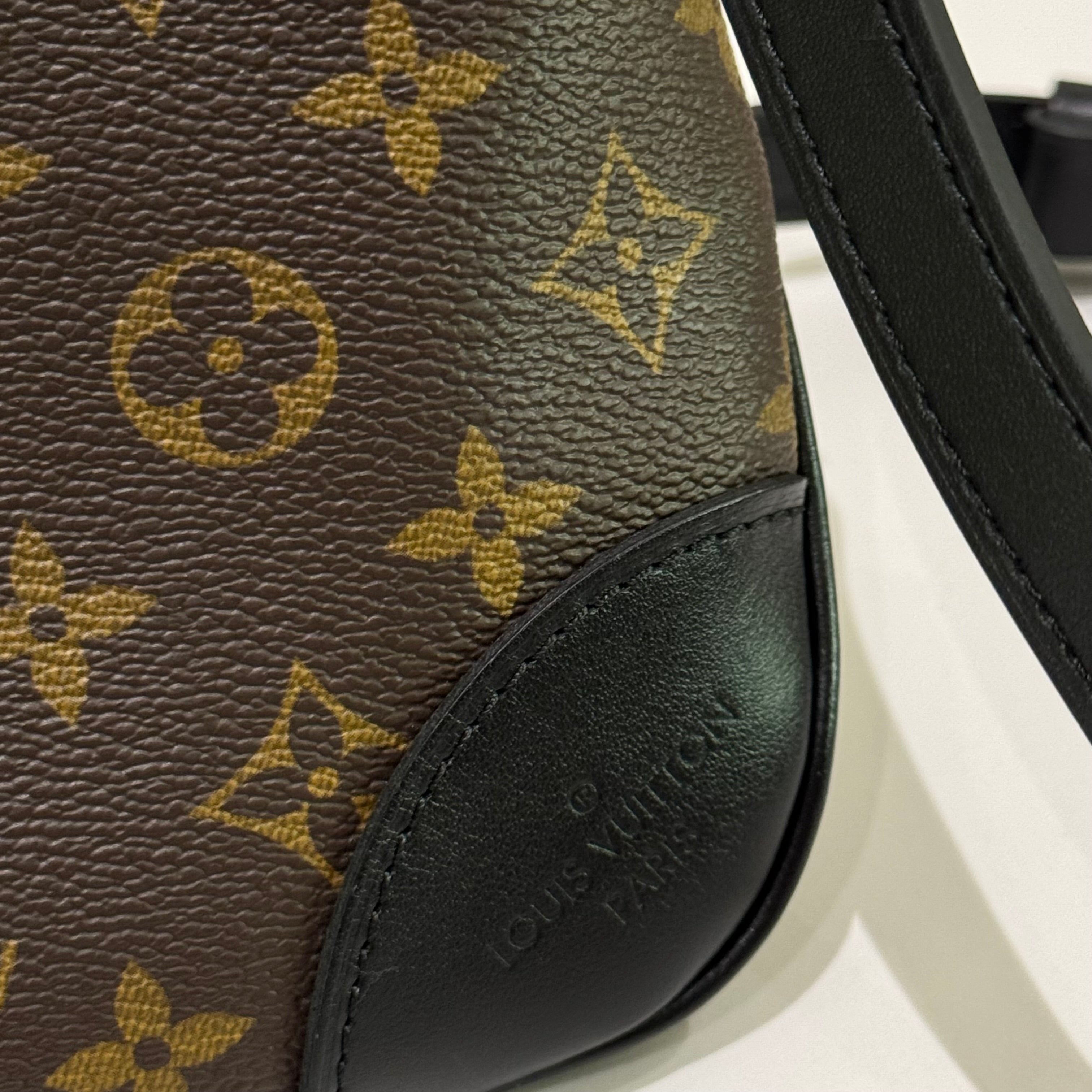 LOUIS VUITTON BOULOGNE BLACK HORN BAG