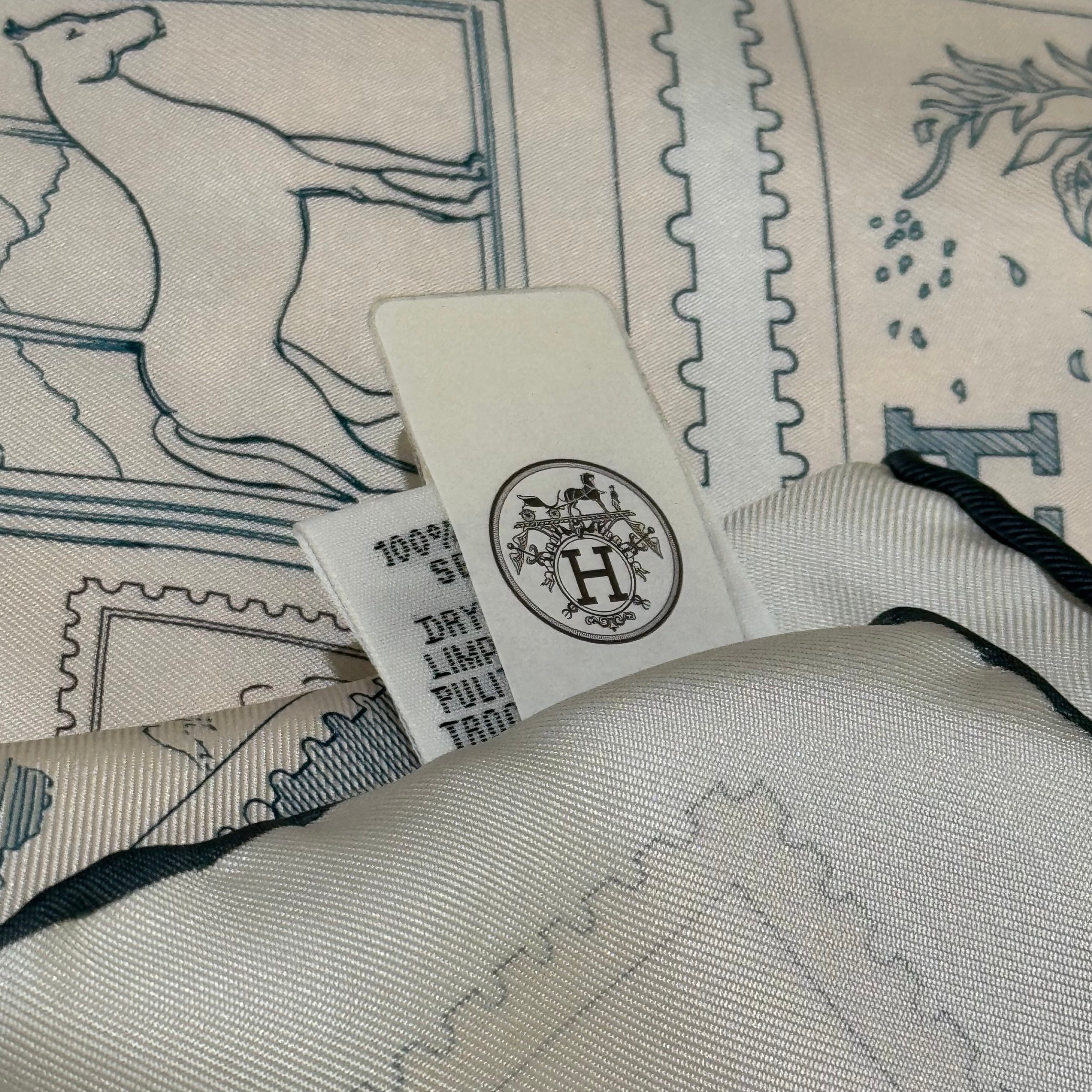 HERMES CARRE TWILL ROSE SILK SCARF