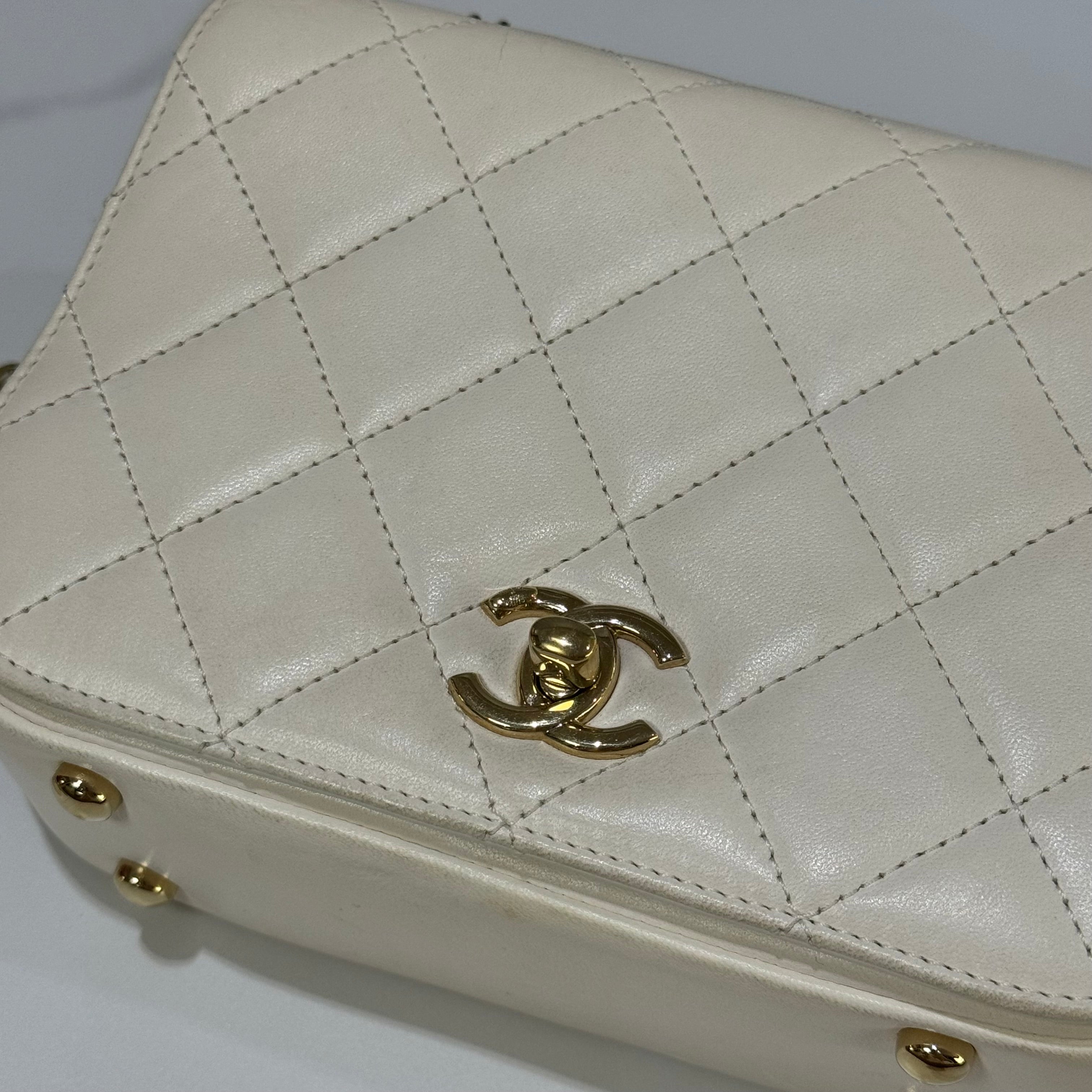 CHANEL HANDLE BAG WHITE