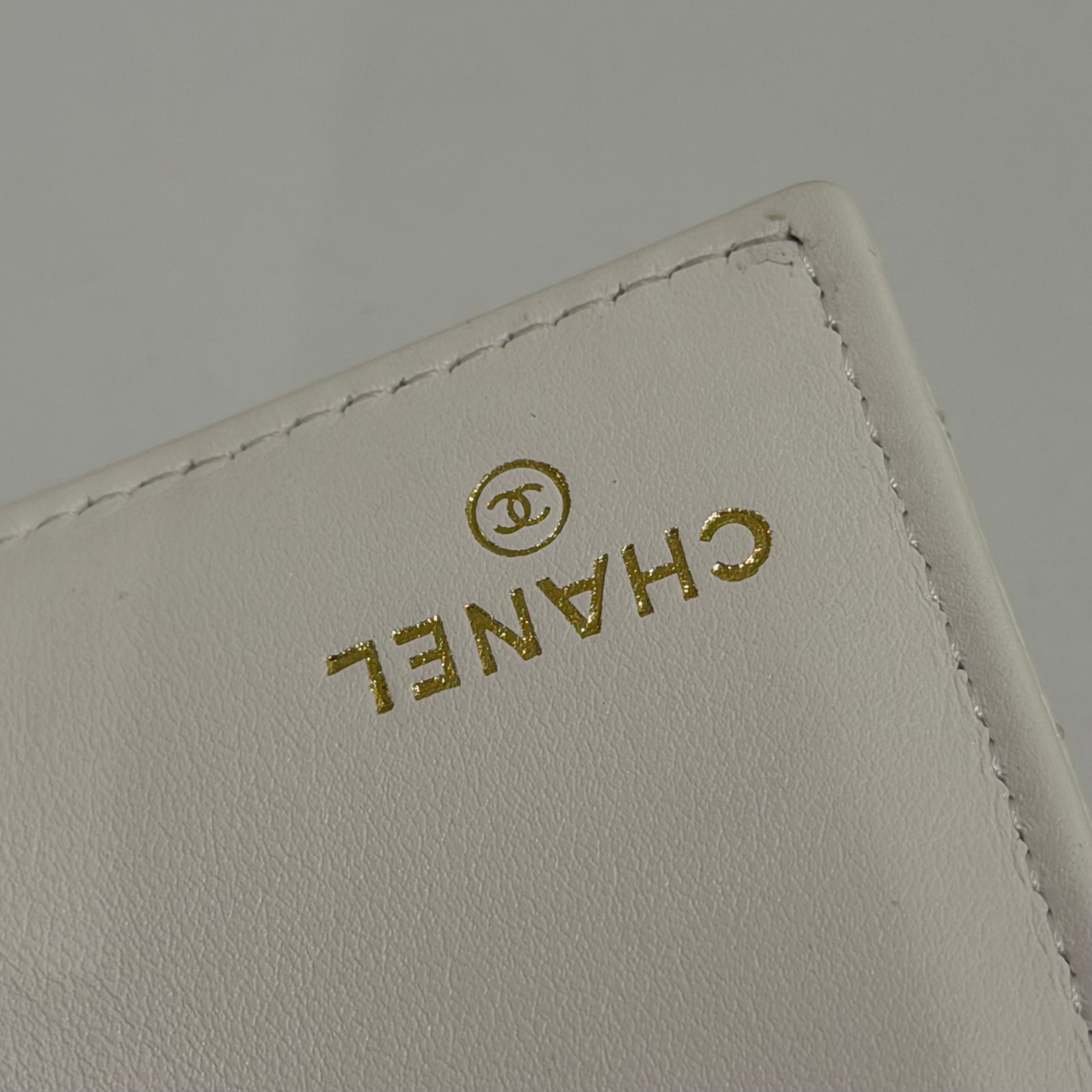 Chanel 25B White Caviar Leather Wallet