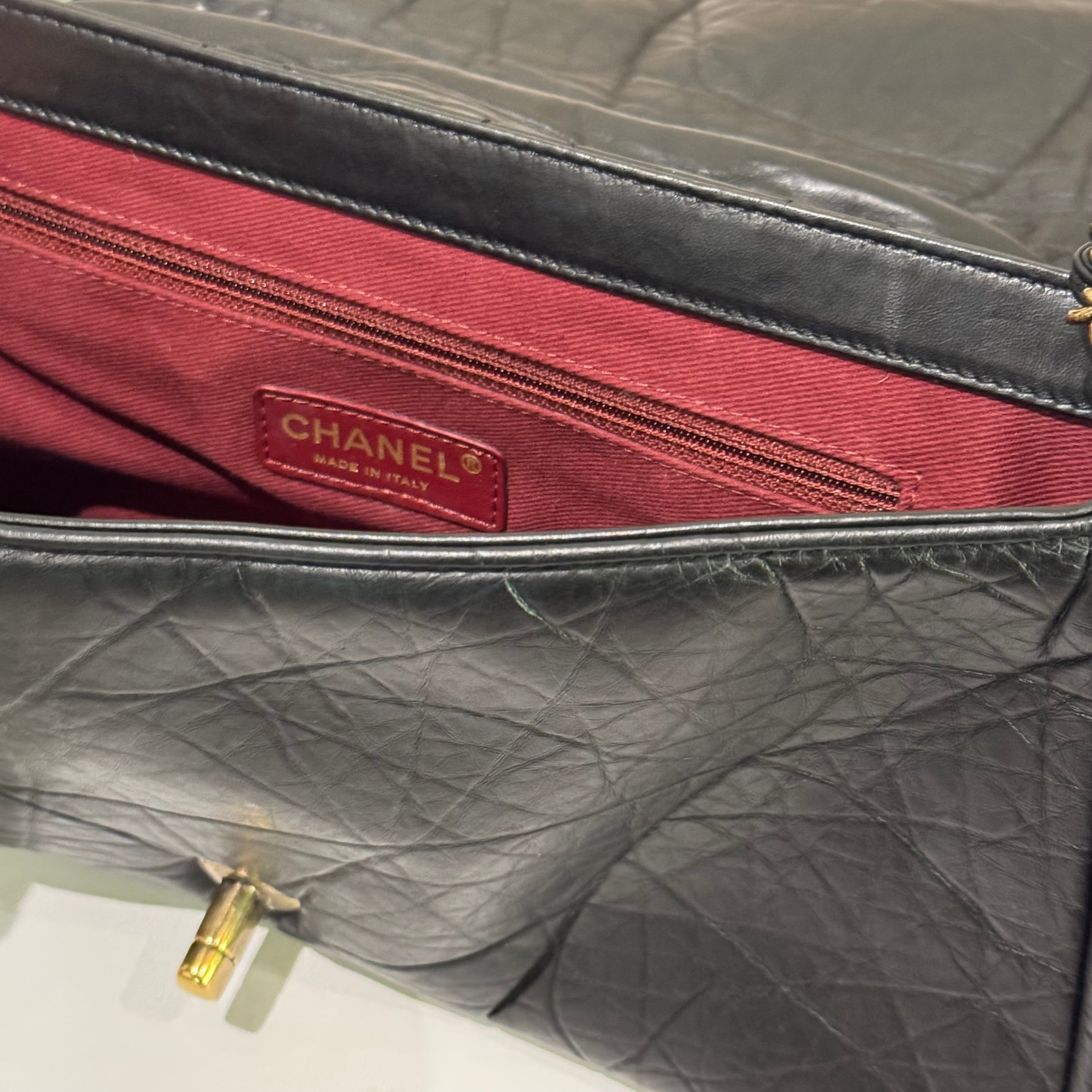 CHANEL SHOULDER BAG BLACK VINTAGE-STYLE CAVIAR CALFSKIN WITH GOLD HARDWARE