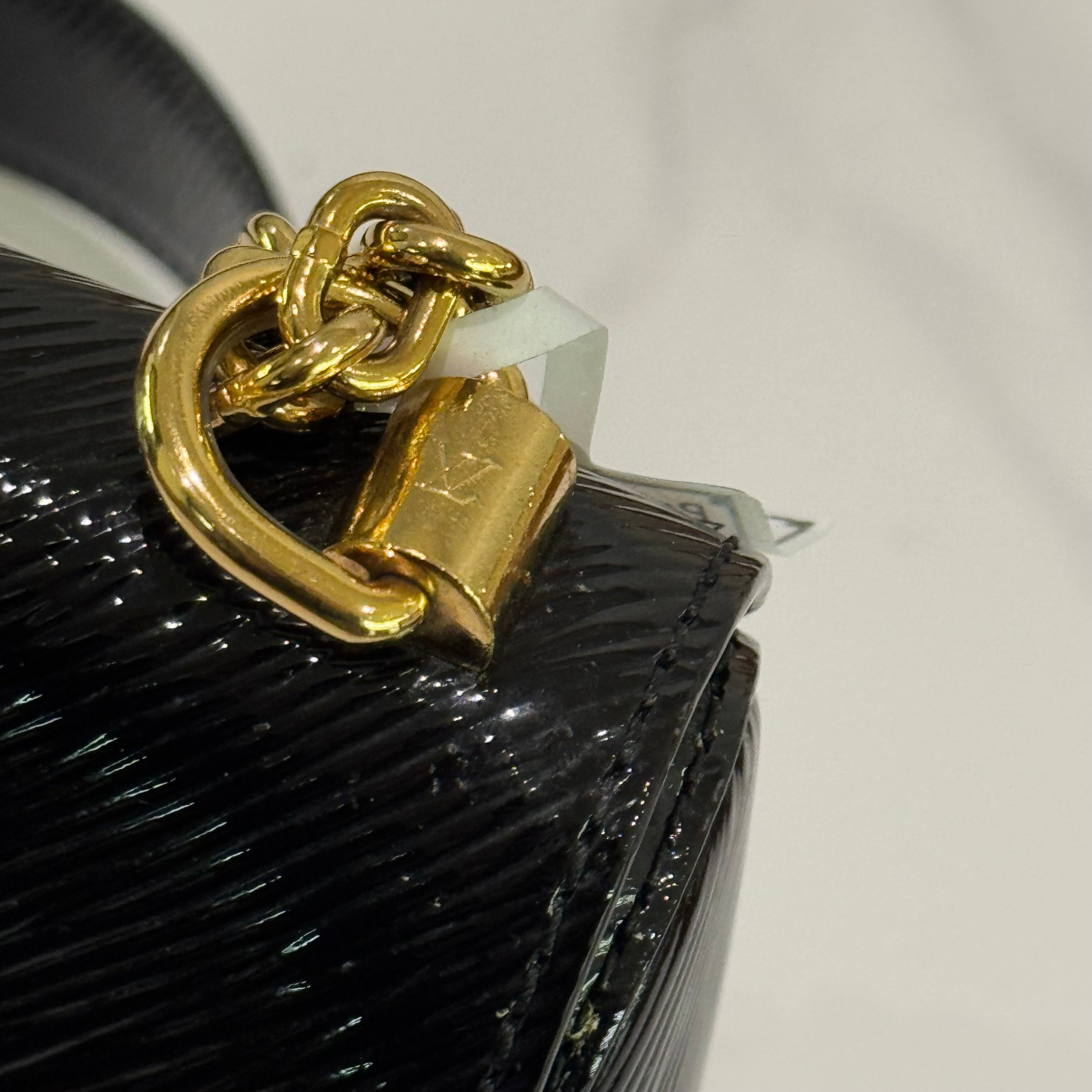 LOUIS VUITTON BLACK VERNIS TWIST BAG