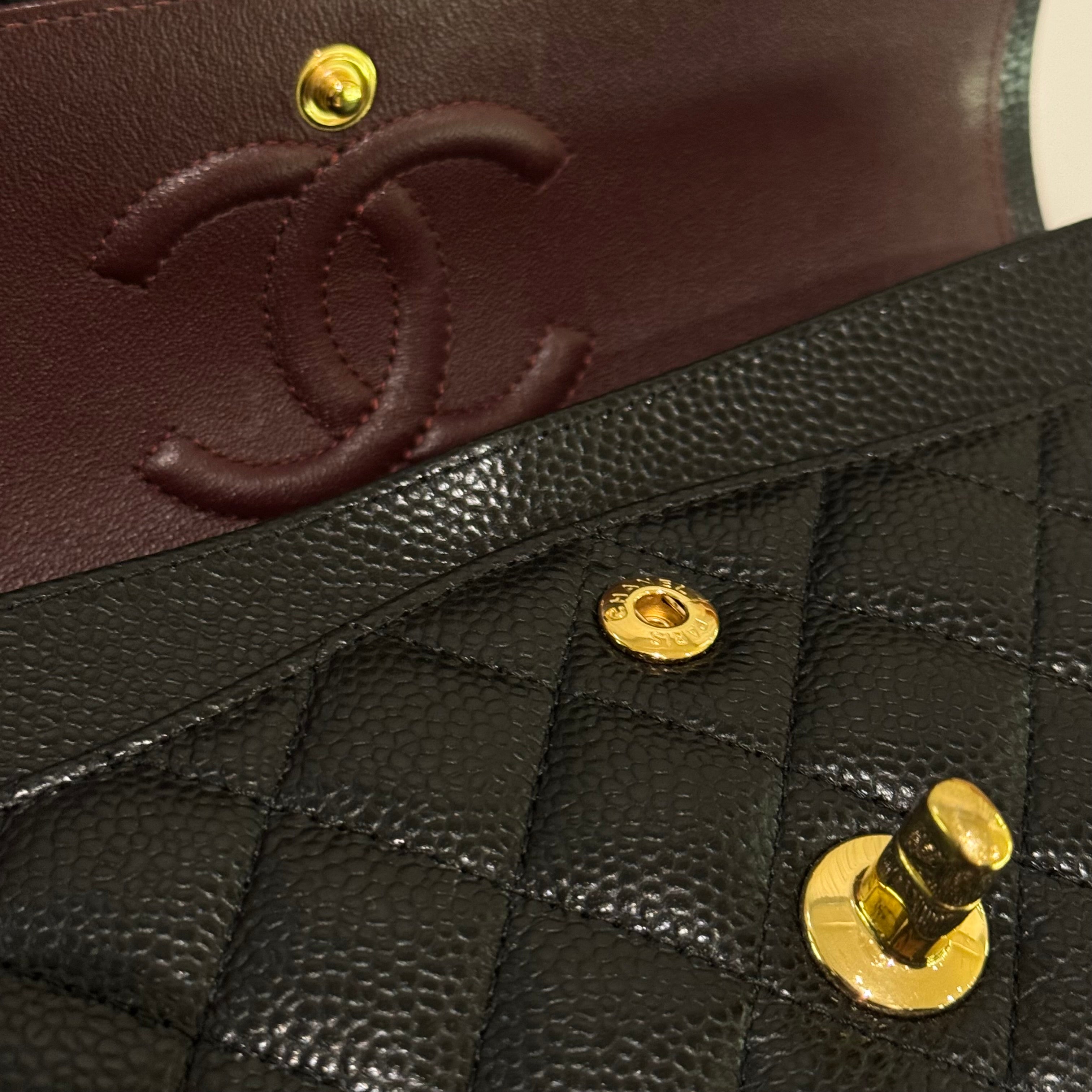 CHANEL CLASSIC FLAP SMALL CAVIAR BLACK & GOLD CHIP MODEL