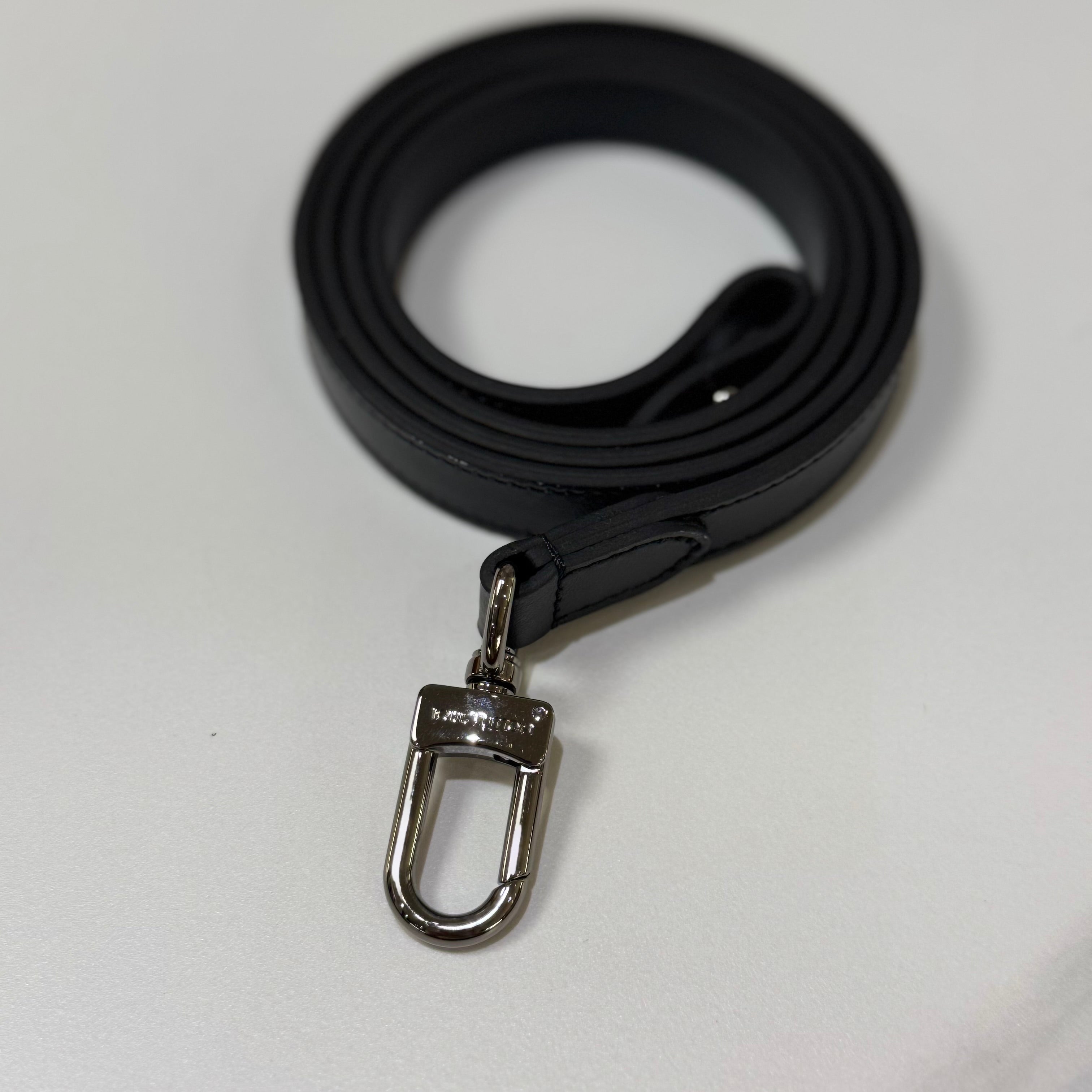 LOUIS VUITTON BLACK WARRIOR SMARTPHONE BAG (MICROCHIP)