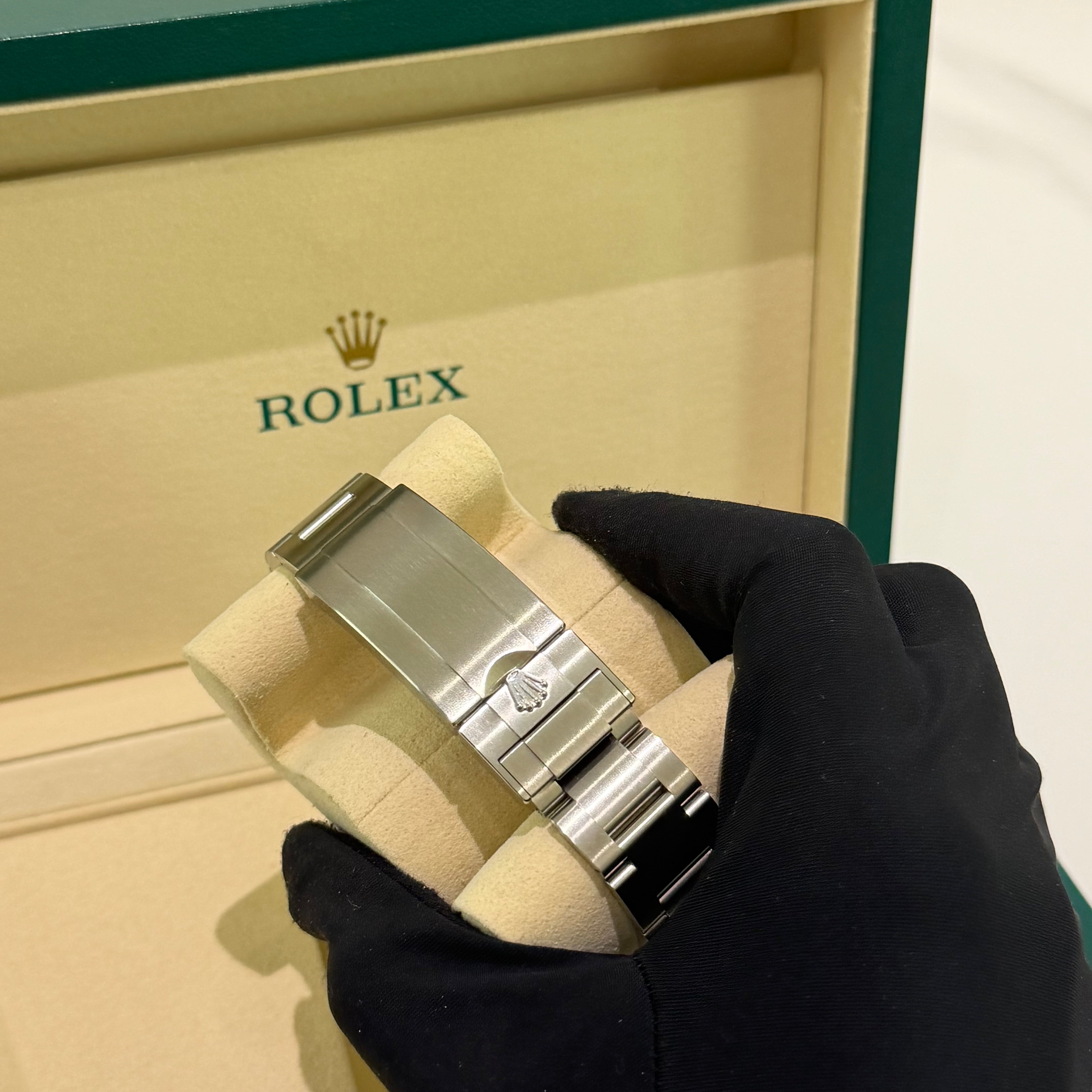 Rolex Green Submariner Date 40mm Watch 16610LV