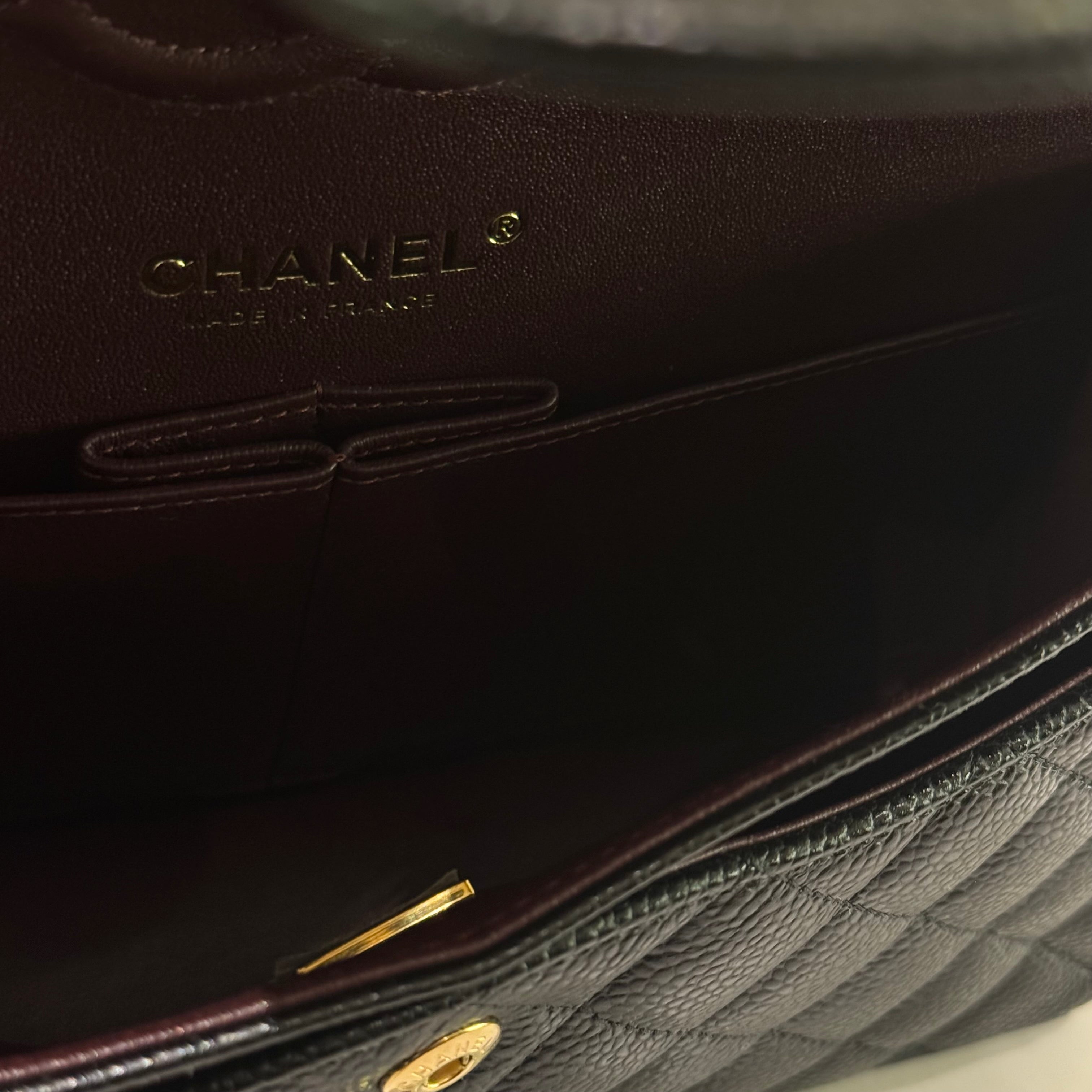 CHANEL CLASSIC FLAP SMALL CAVIAR BLACK & GOLD CHIP MODEL