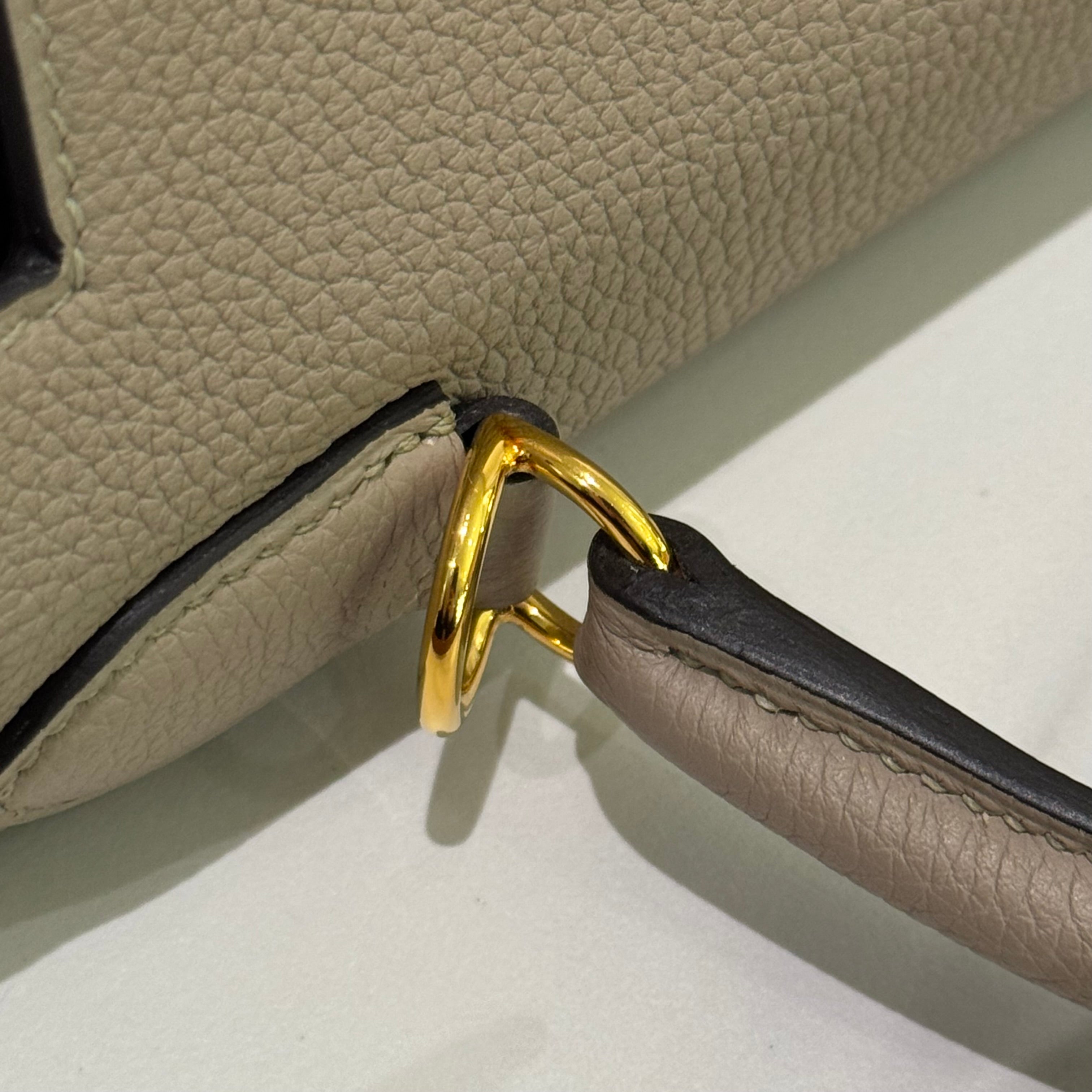 HERMÈS KELLY 28 GRIS TOURTERELLE WITH GOLD HARDWARE