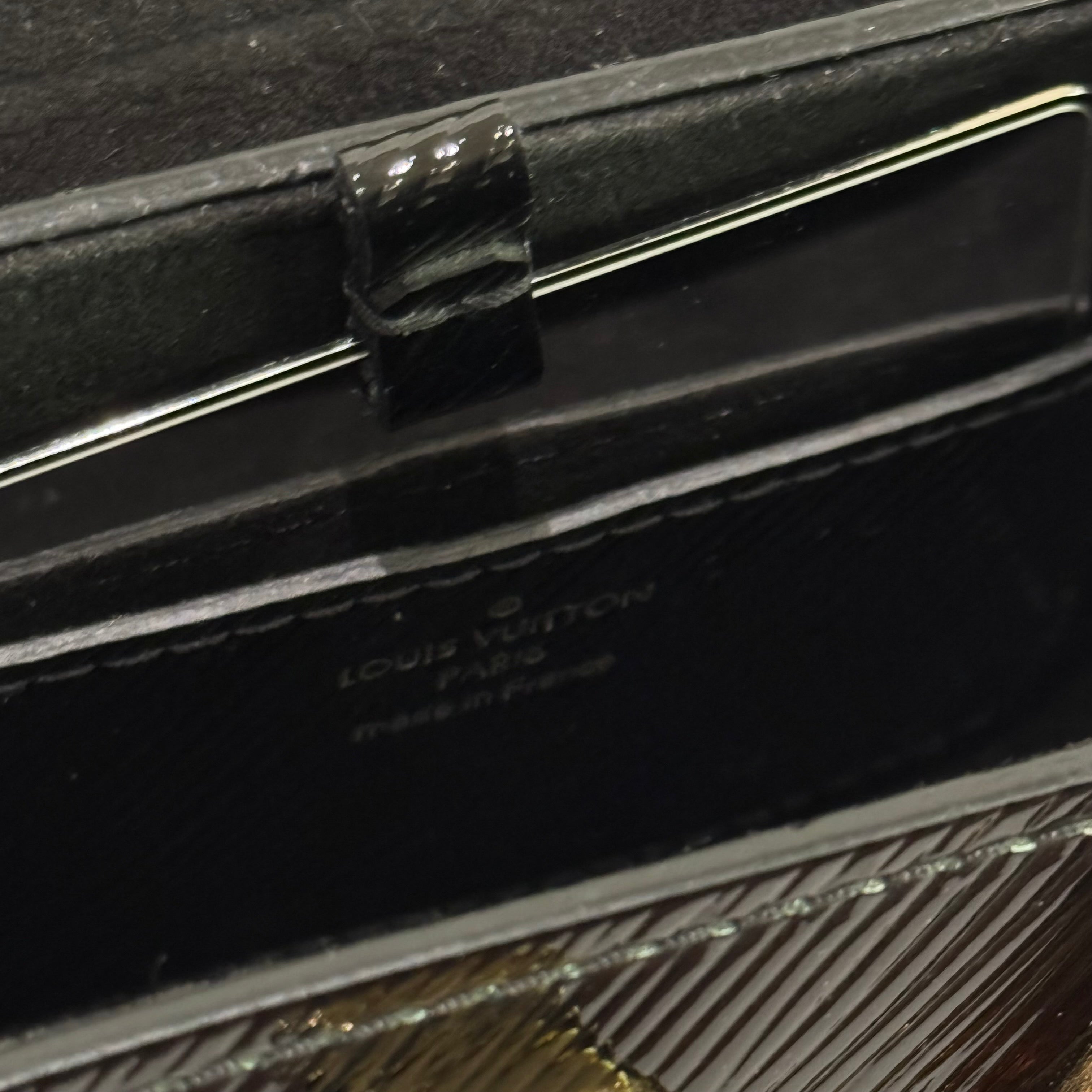 LOUIS VUITTON BLACK VERNIS TWIST BAG