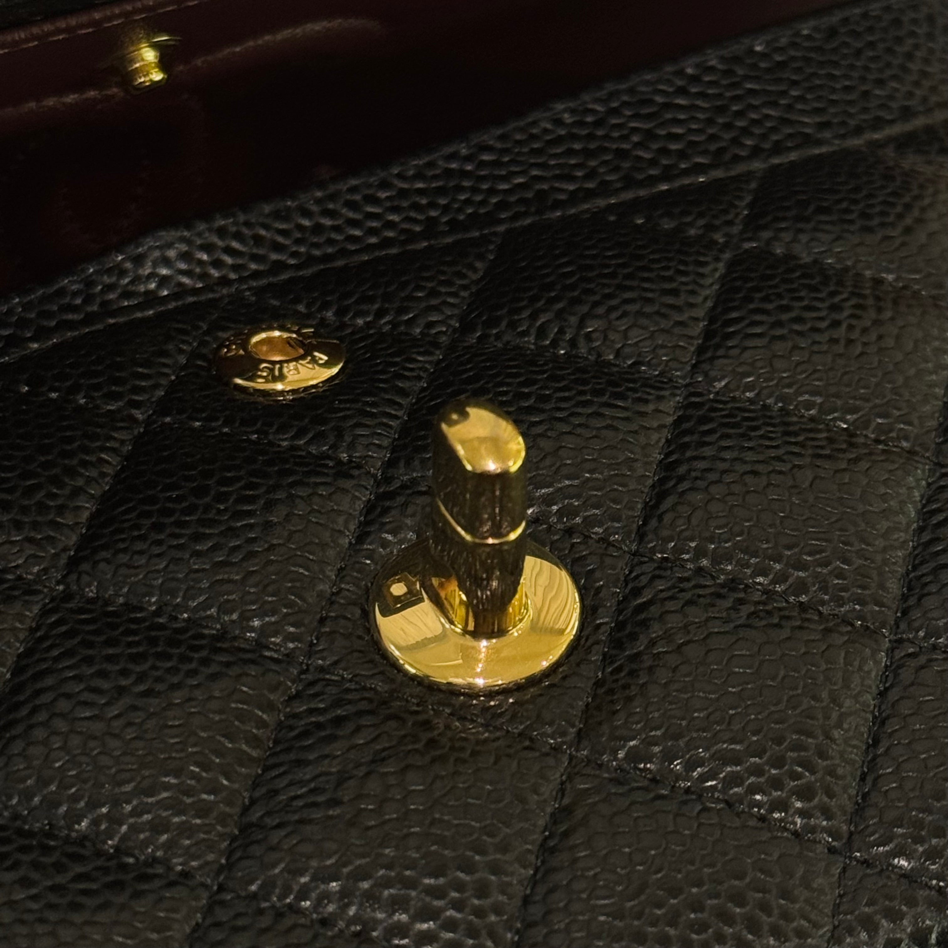 CHANEL CLASSIC FLAP SMALL CAVIAR BLACK & GOLD CHIP MODEL