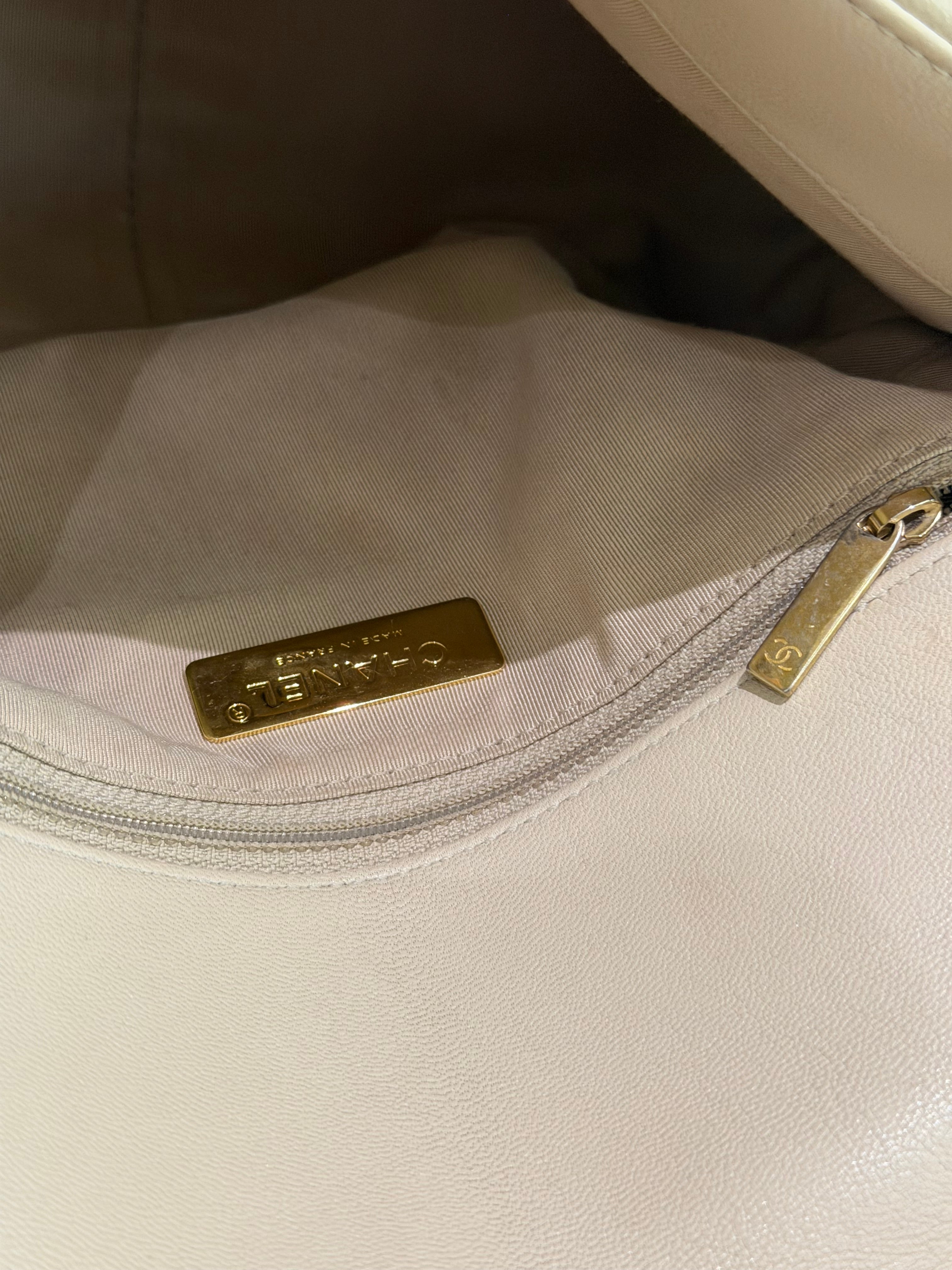 Chanel 19 Bag Medium Beige Quilted Lambskin with Gold Chain | CHANEL