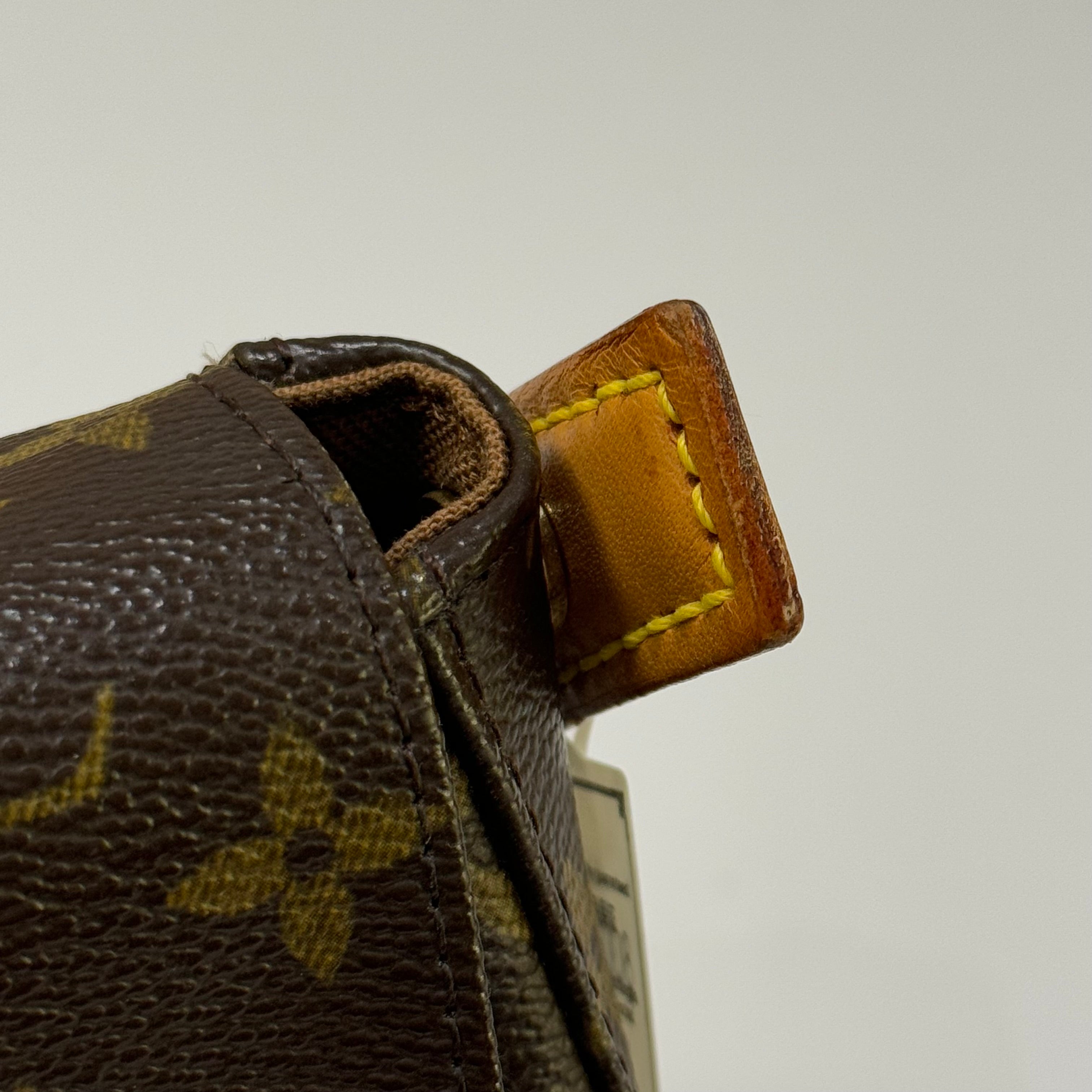 LOUIS VUITTON VINTAGE LOOPING BAG