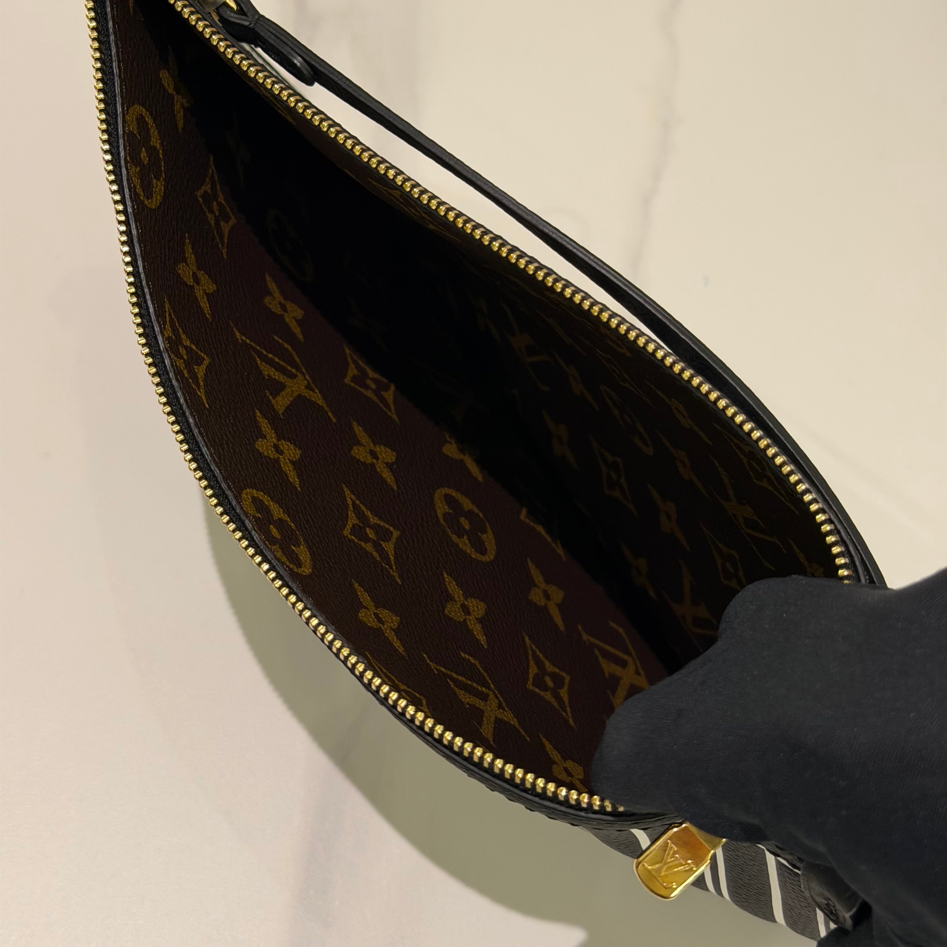 Louis Vuitton Neverfull MM Monogram Coated Canvas with Natural Cowhide Leather (Microchip Version)