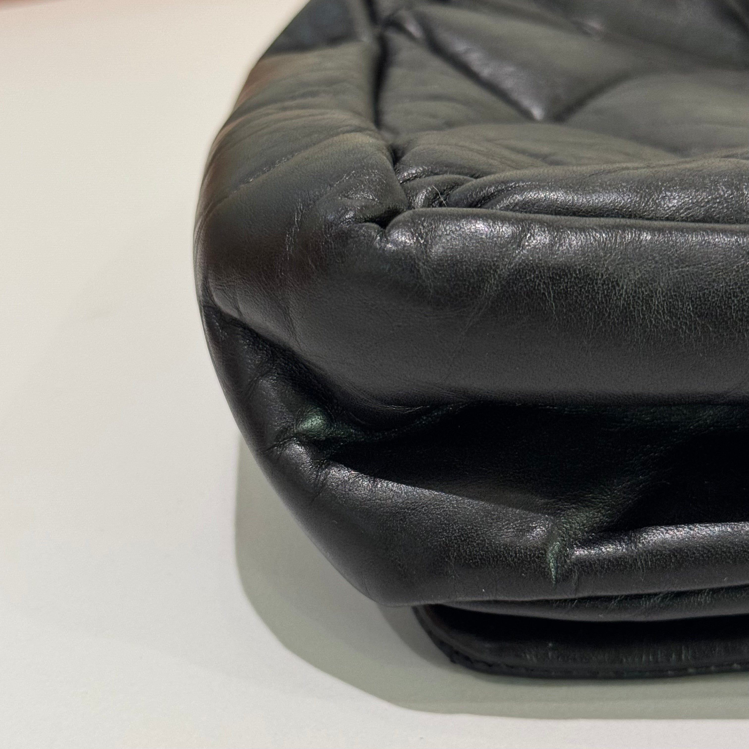 CHANEL SHOULDER BAG BLACK VINTAGE-STYLE CAVIAR CALFSKIN WITH GOLD HARDWARE