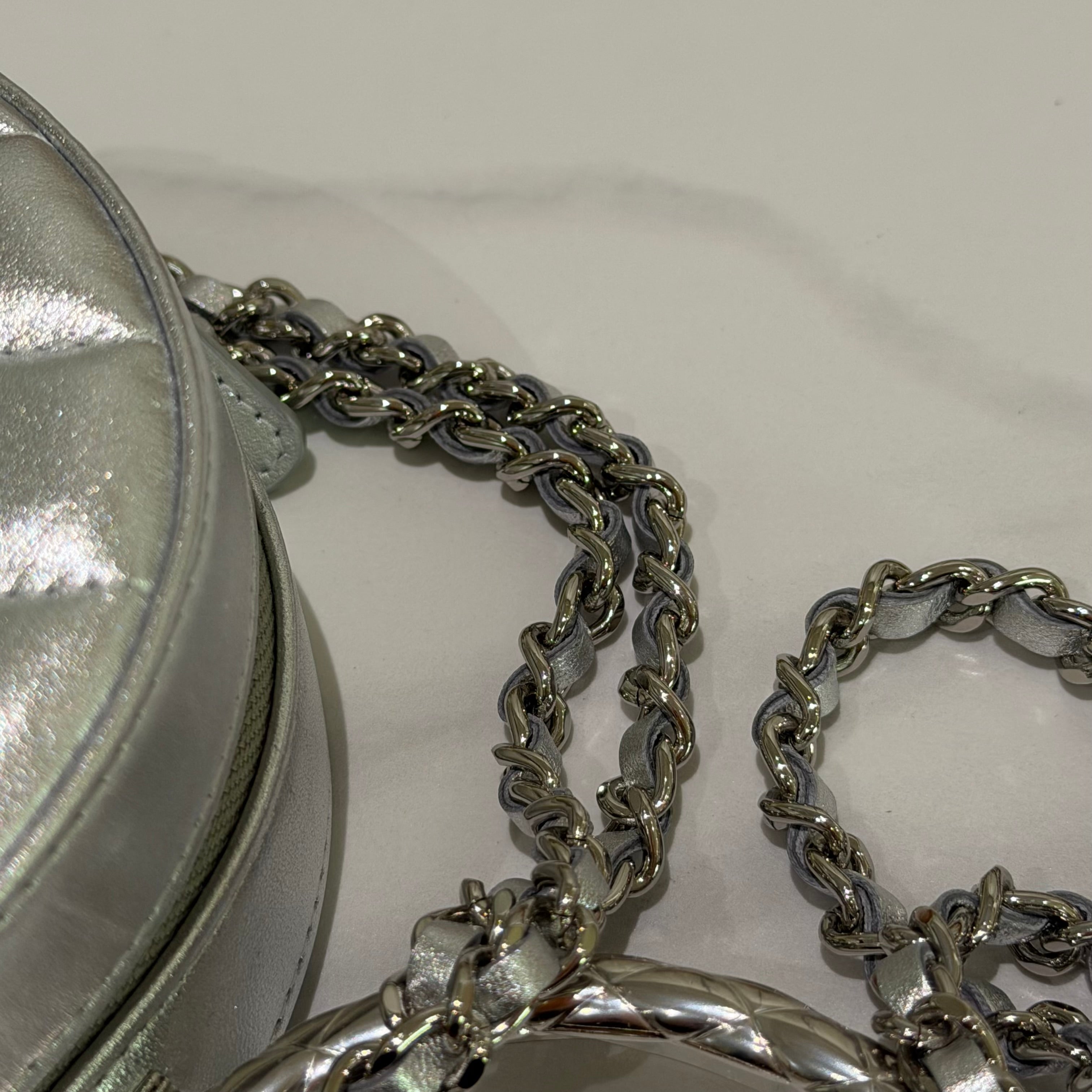 CHANEL Silver Patent Leather Round Ring Evening Chain Bag