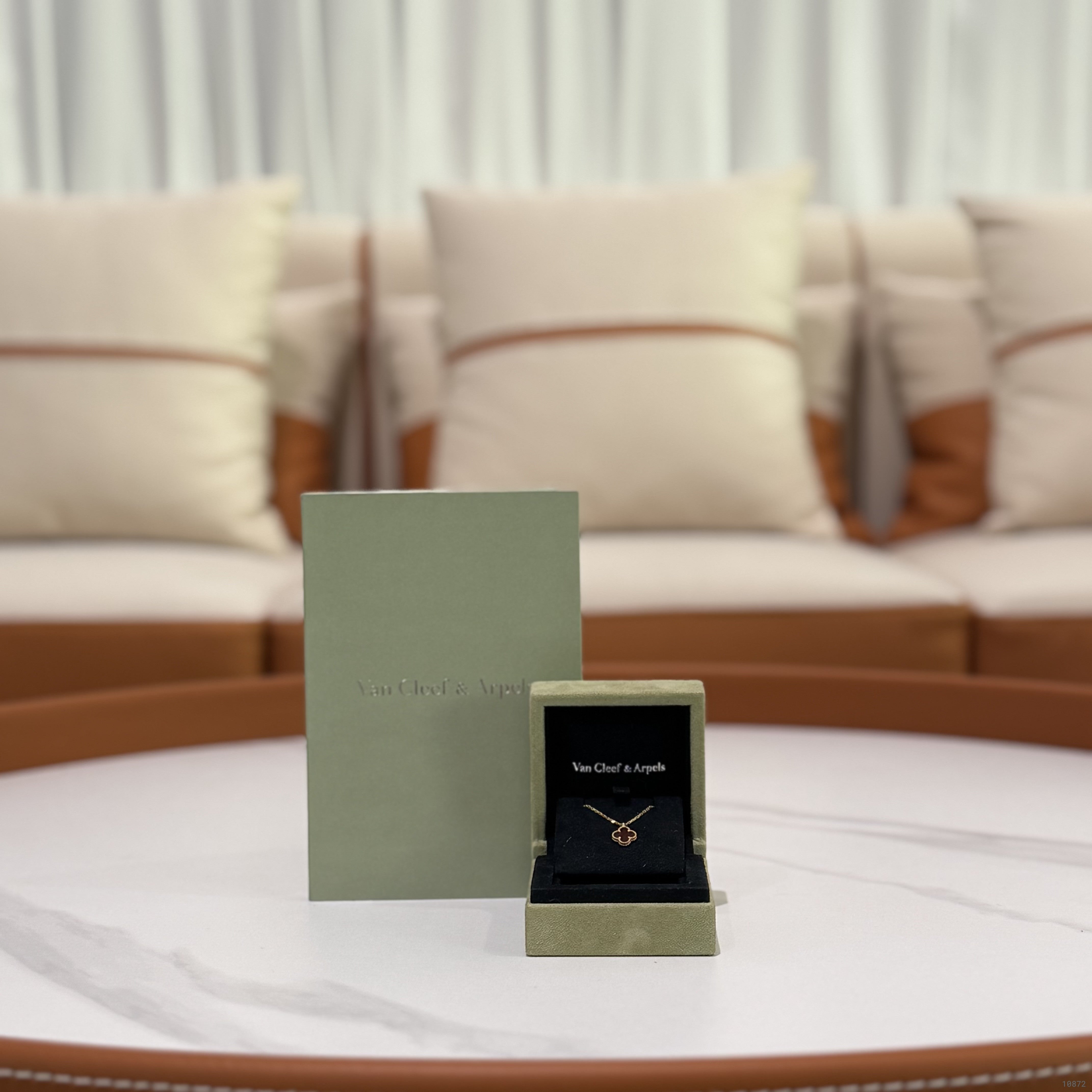 VAN CLEEF & ARPELS Sweet Alhambra Pendant Carnelian / Pink Gold